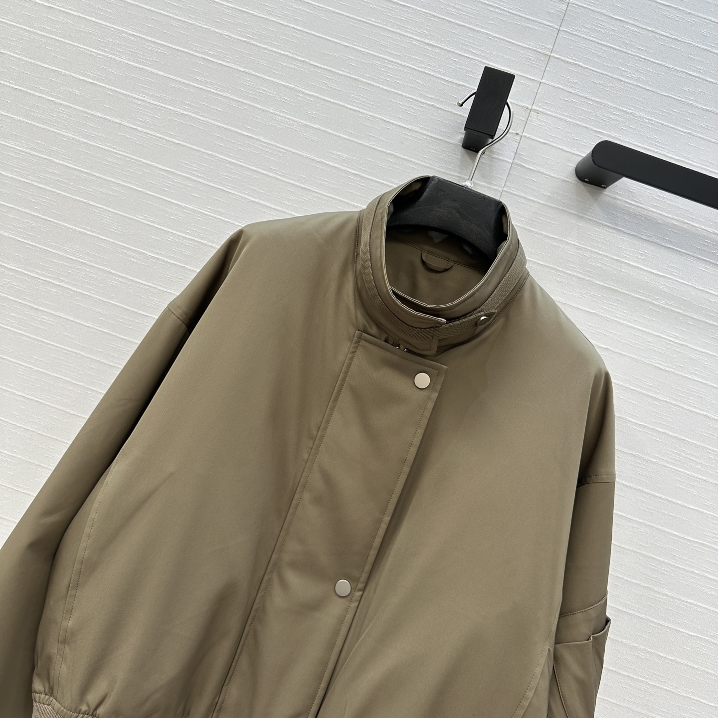 品质控必入❤️高端品质！H 家短款三醋酸夹克羽绒服！采用国标进口95白鹅绒填充更轻盈更保暖软软绵绵的蓬松