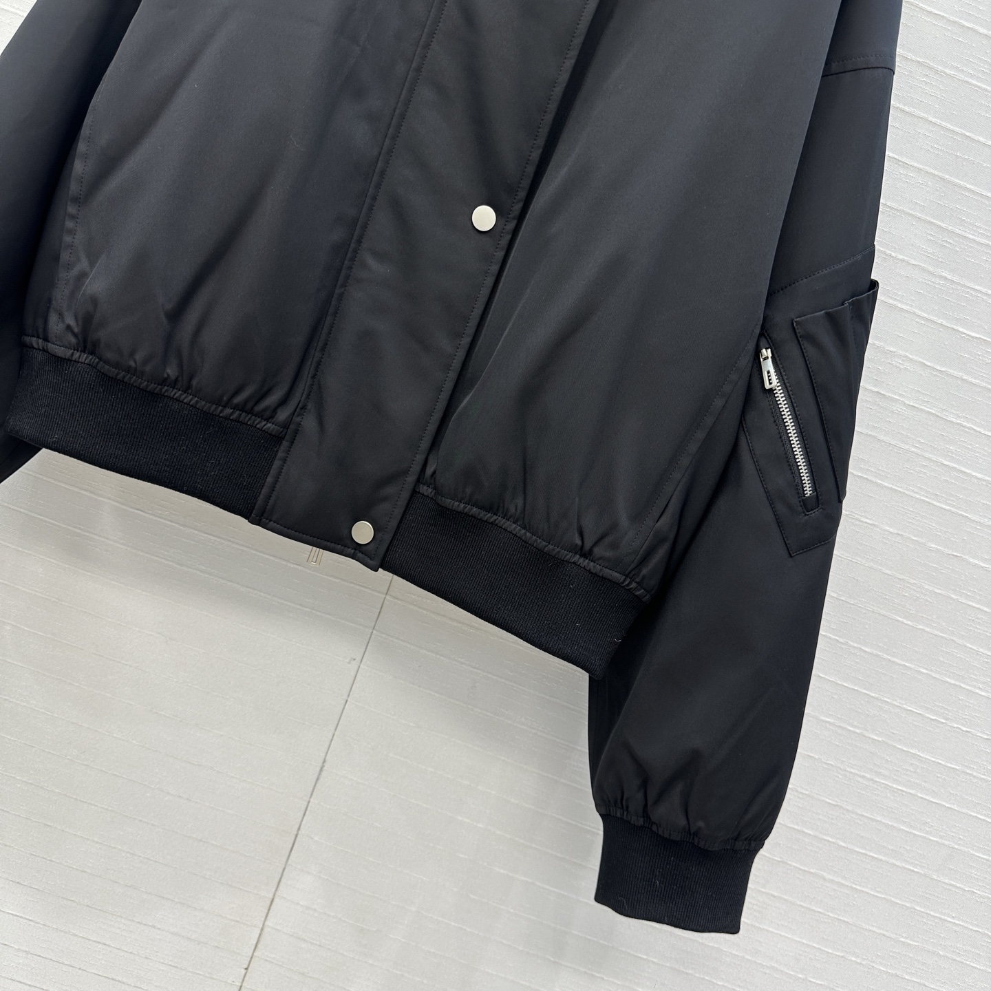 品质控必入❤️高端品质！H 家短款三醋酸夹克羽绒服！采用国标进口95白鹅绒填充更轻盈更保暖软软绵绵的蓬松