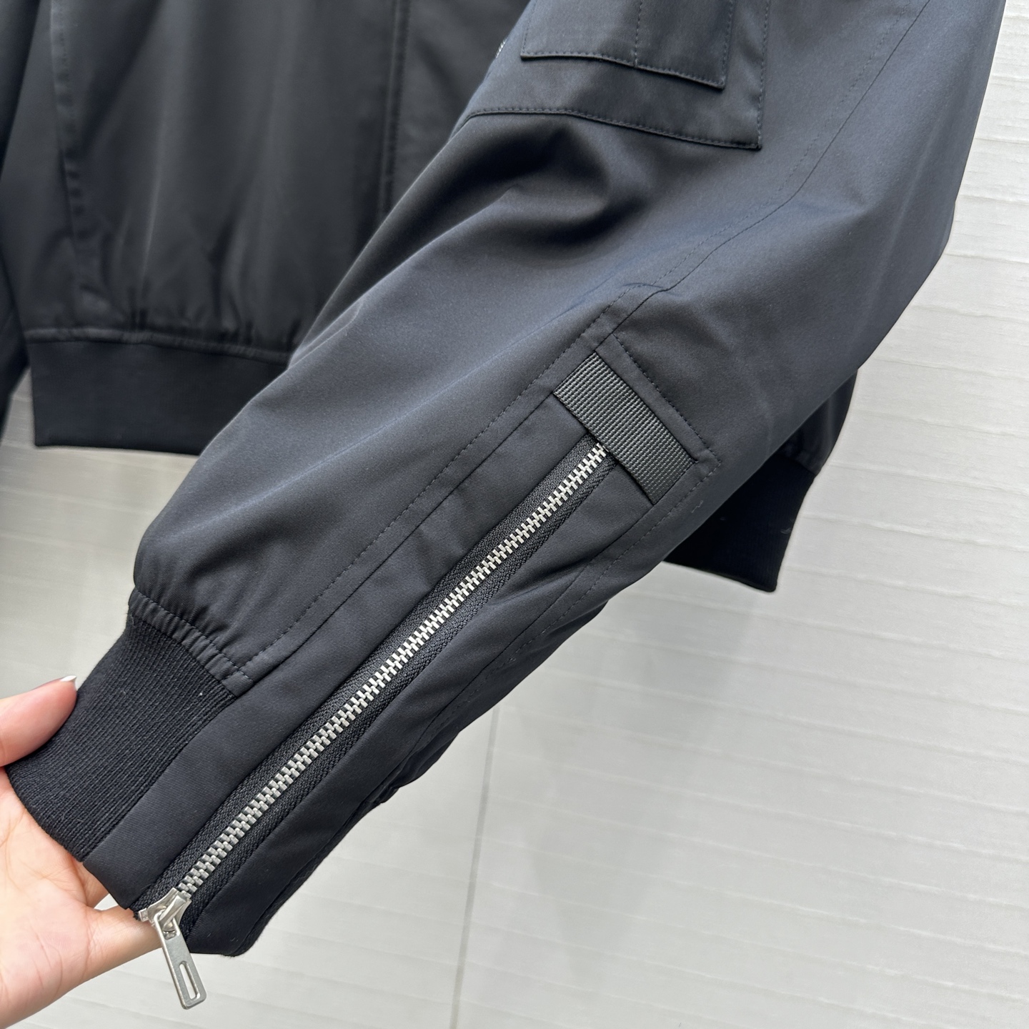 品质控必入❤️高端品质！H 家短款三醋酸夹克羽绒服！采用国标进口95白鹅绒填充更轻盈更保暖软软绵绵的蓬松