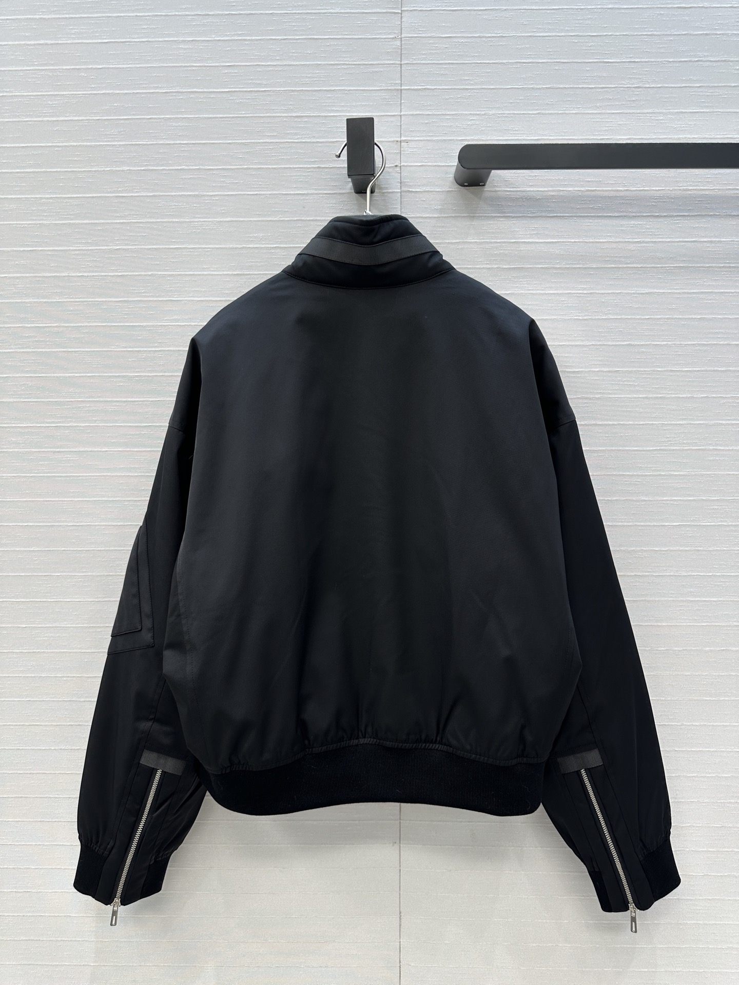 品质控必入❤️高端品质！H 家短款三醋酸夹克羽绒服！采用国标进口95白鹅绒填充更轻盈更保暖软软绵绵的蓬松