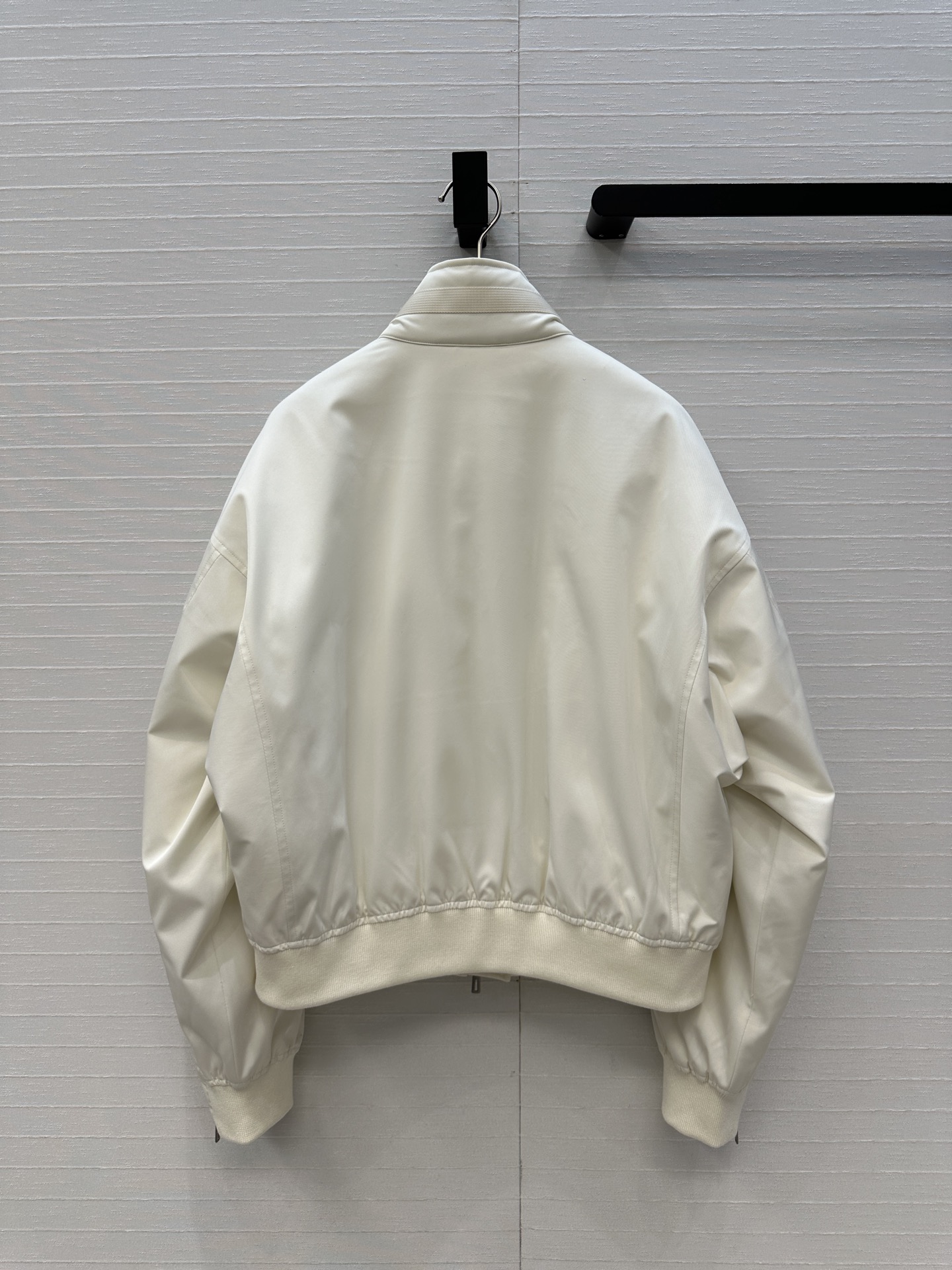 品质控必入❤️高端品质！H 家短款三醋酸夹克羽绒服！采用国标进口95白鹅绒填充更轻盈更保暖软软绵绵的蓬松