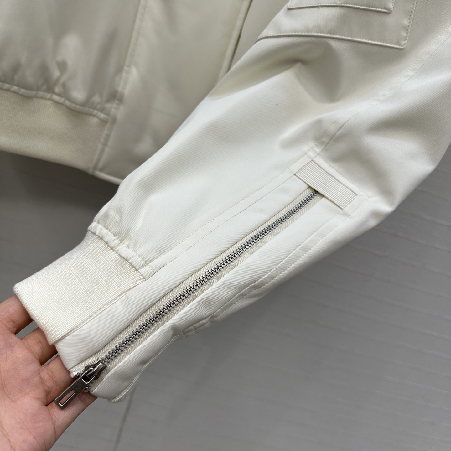 品质控必入❤️高端品质！H 家短款三醋酸夹克羽绒服！采用国标进口95白鹅绒填充更轻盈更保暖软软绵绵的蓬松