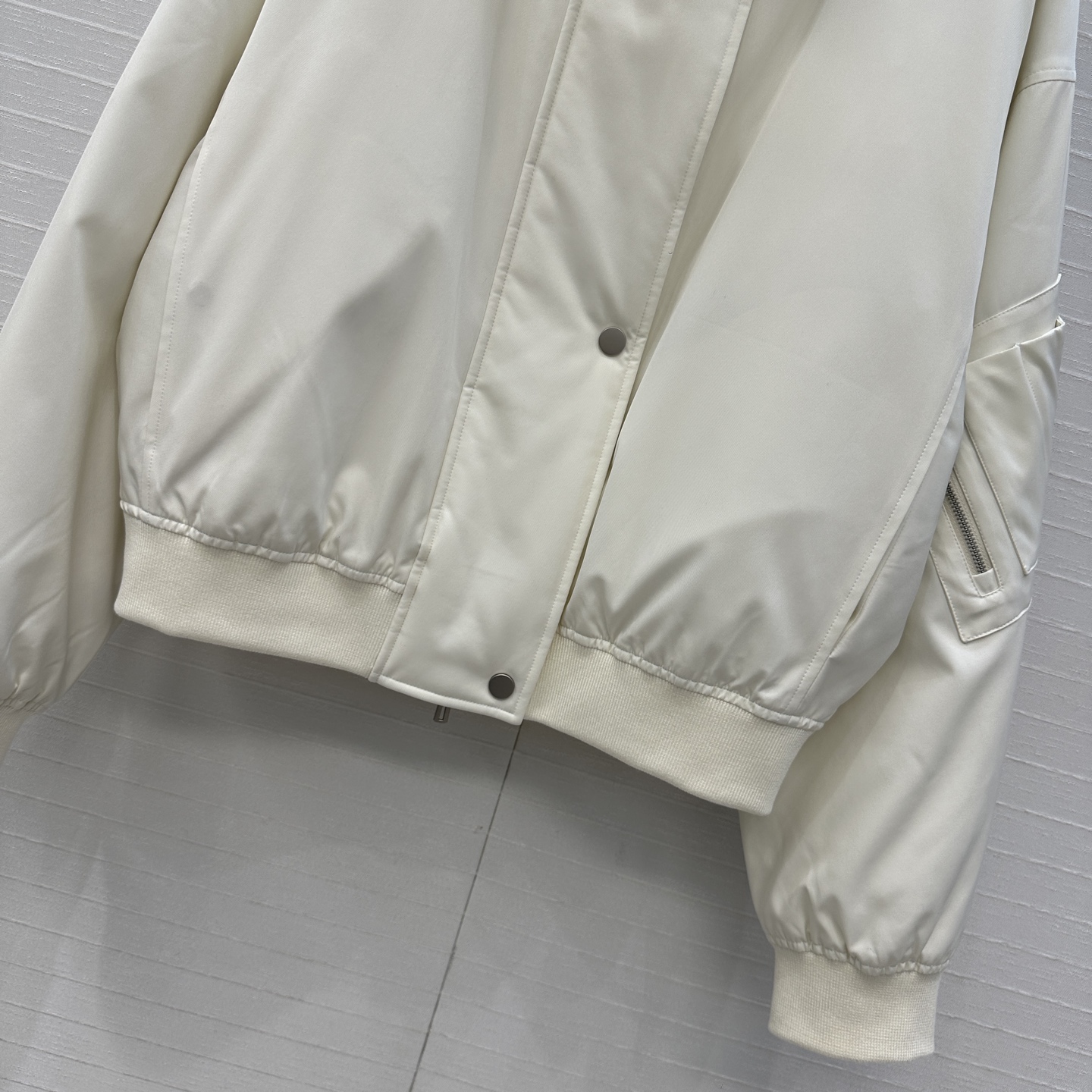 品质控必入❤️高端品质！H 家短款三醋酸夹克羽绒服！采用国标进口95白鹅绒填充更轻盈更保暖软软绵绵的蓬松