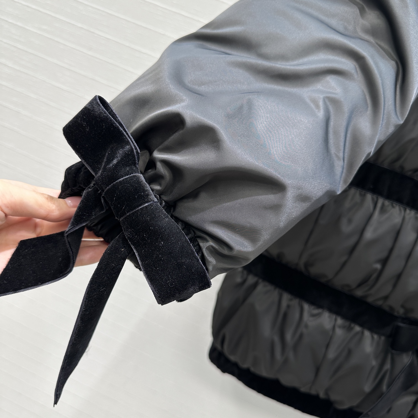 高端品质🖤Ch* 25K系列黑色蝴蝶结羽绒服外套！国标90白鸭绒填充进口机压线褶皱工艺，黑色主调+宽幅丝