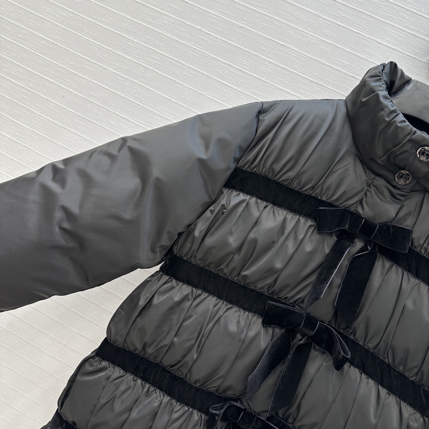 高端品质🖤Ch* 25K系列黑色蝴蝶结羽绒服外套！国标90白鸭绒填充进口机压线褶皱工艺，黑色主调+宽幅丝