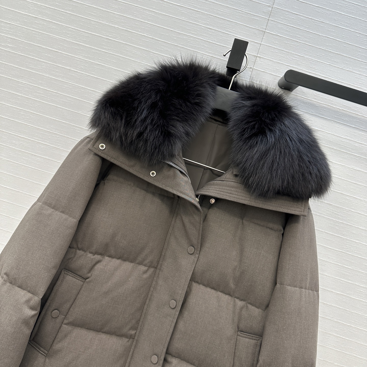 强烈推荐❤️YVES 联名Loro Piana 狐狸毛短款手套🧤羽绒服，90新国标白鹅绒填充，外层天丝羊