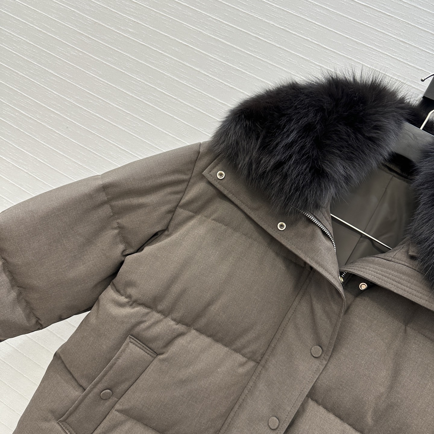 强烈推荐❤️YVES 联名Loro Piana 狐狸毛短款手套🧤羽绒服，90新国标白鹅绒填充，外层天丝羊