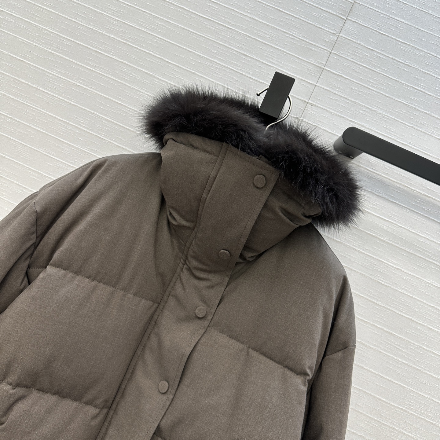 强烈推荐❤️YVES 联名Loro Piana 狐狸毛短款手套🧤羽绒服，90新国标白鹅绒填充，外层天丝羊