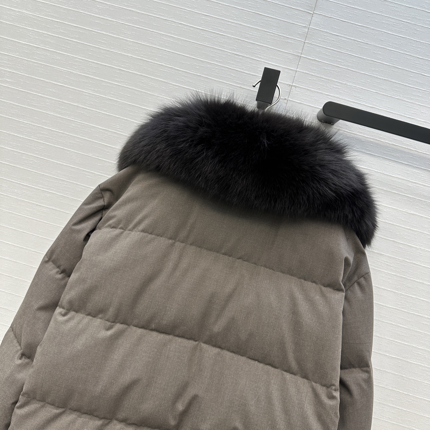 强烈推荐❤️YVES 联名Loro Piana 狐狸毛短款手套🧤羽绒服，90新国标白鹅绒填充，外层天丝羊