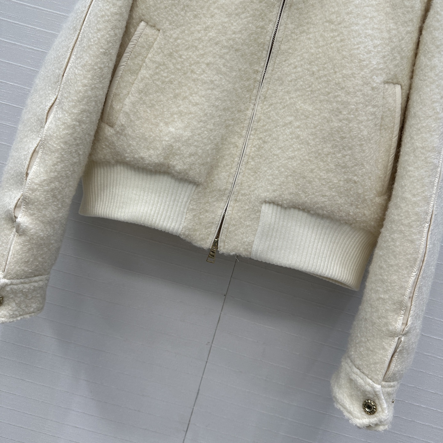 强烈推荐❤️原单品质Mo秋冬必入juvigny羊毛连帽羽绒棒球服外套，可拆卸的尼龙风帽，原版定制粗花呢拼