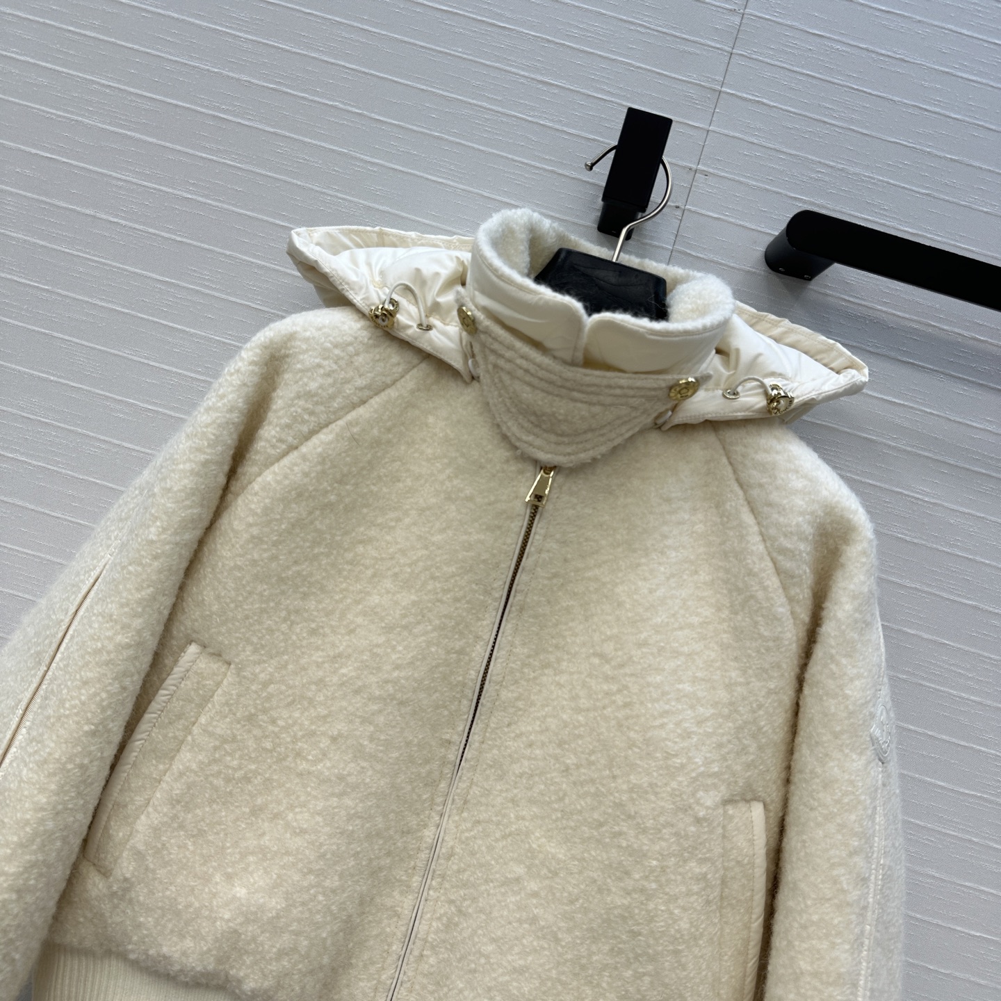 强烈推荐❤️原单品质Mo秋冬必入juvigny羊毛连帽羽绒棒球服外套，可拆卸的尼龙风帽，原版定制粗花呢拼