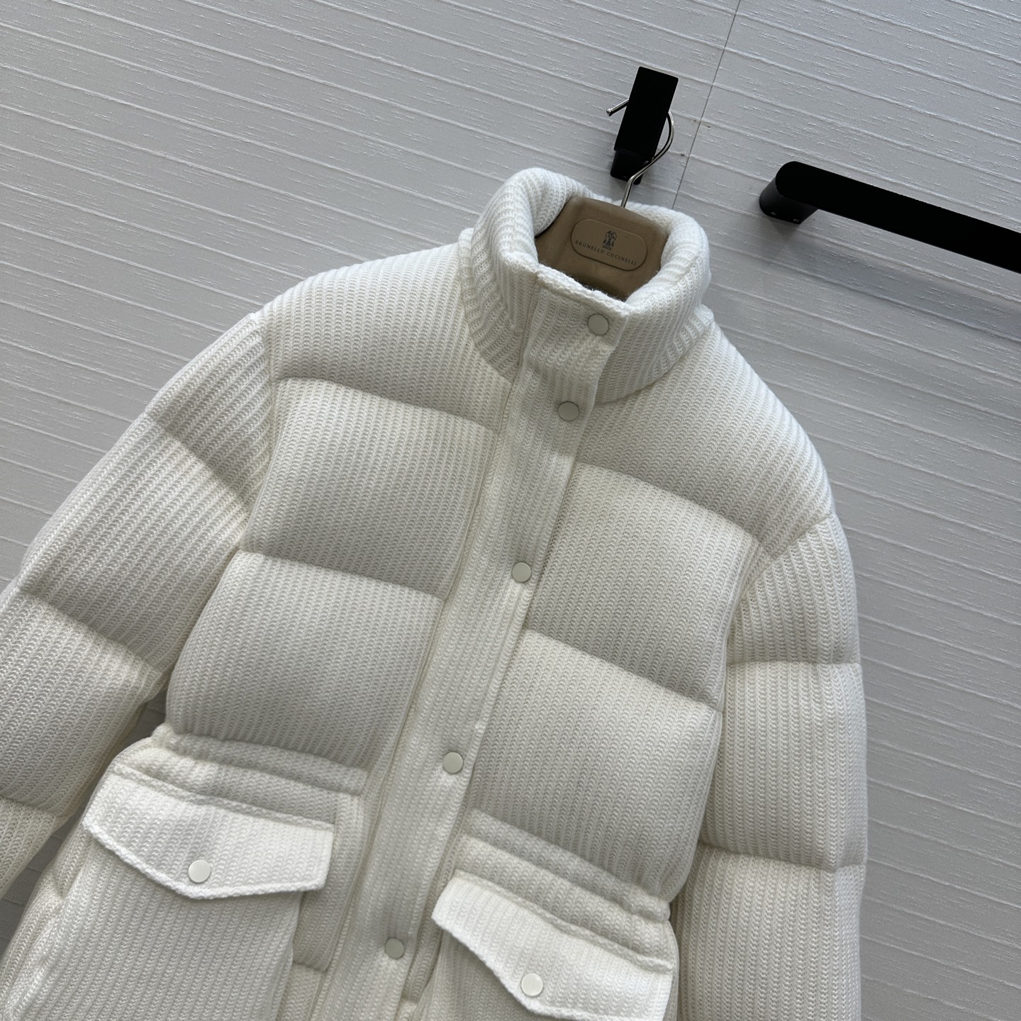 强烈推荐❤️BC老钱风穿搭 羊毛针织立领羽绒服！国标进口90白鸭绒经典保暖又百搭。适中长度不挑个子，自由