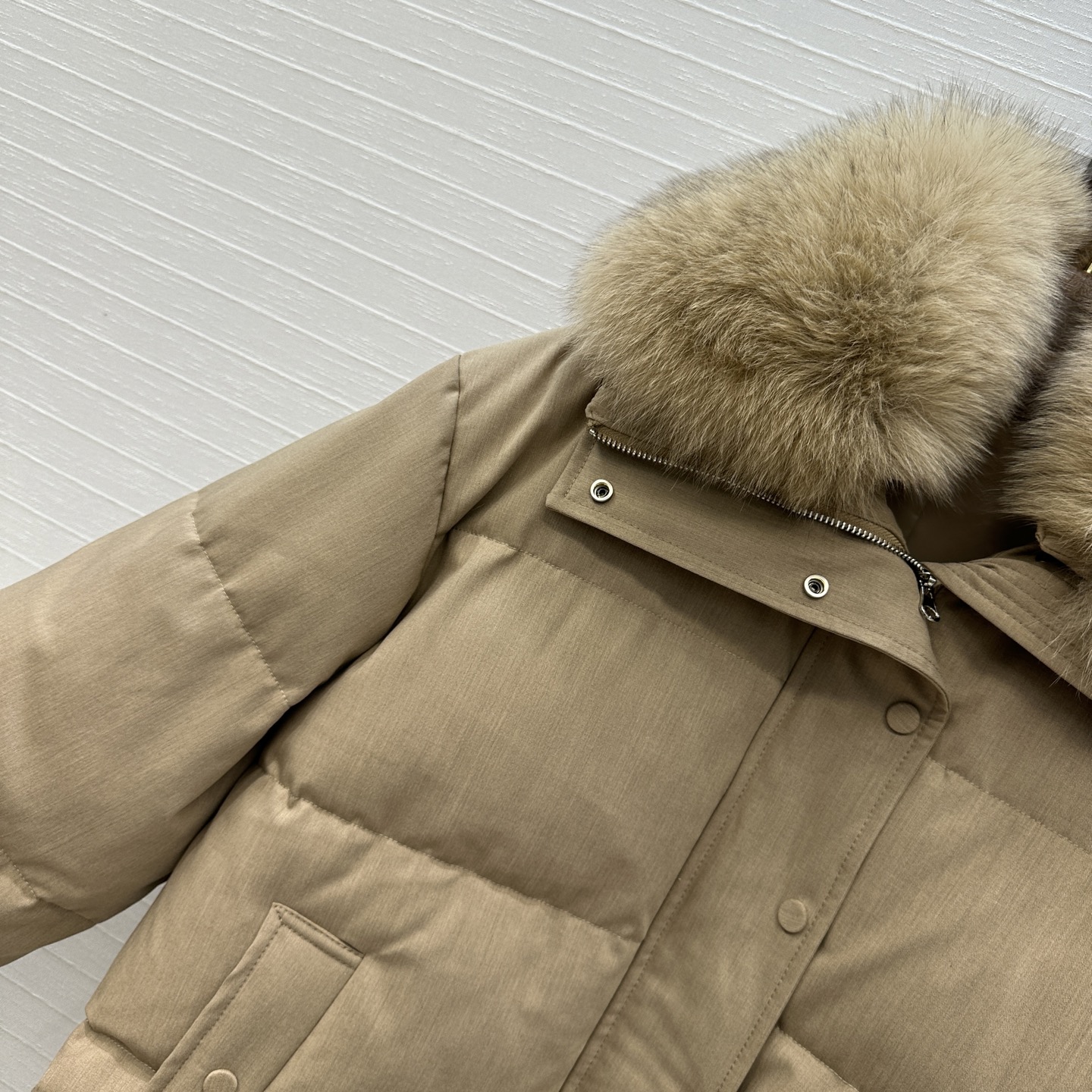 强烈推荐❤️YVES 联名Loro Piana 狐狸毛短款手套🧤羽绒服，90新国标白鹅绒填充，外层天丝羊