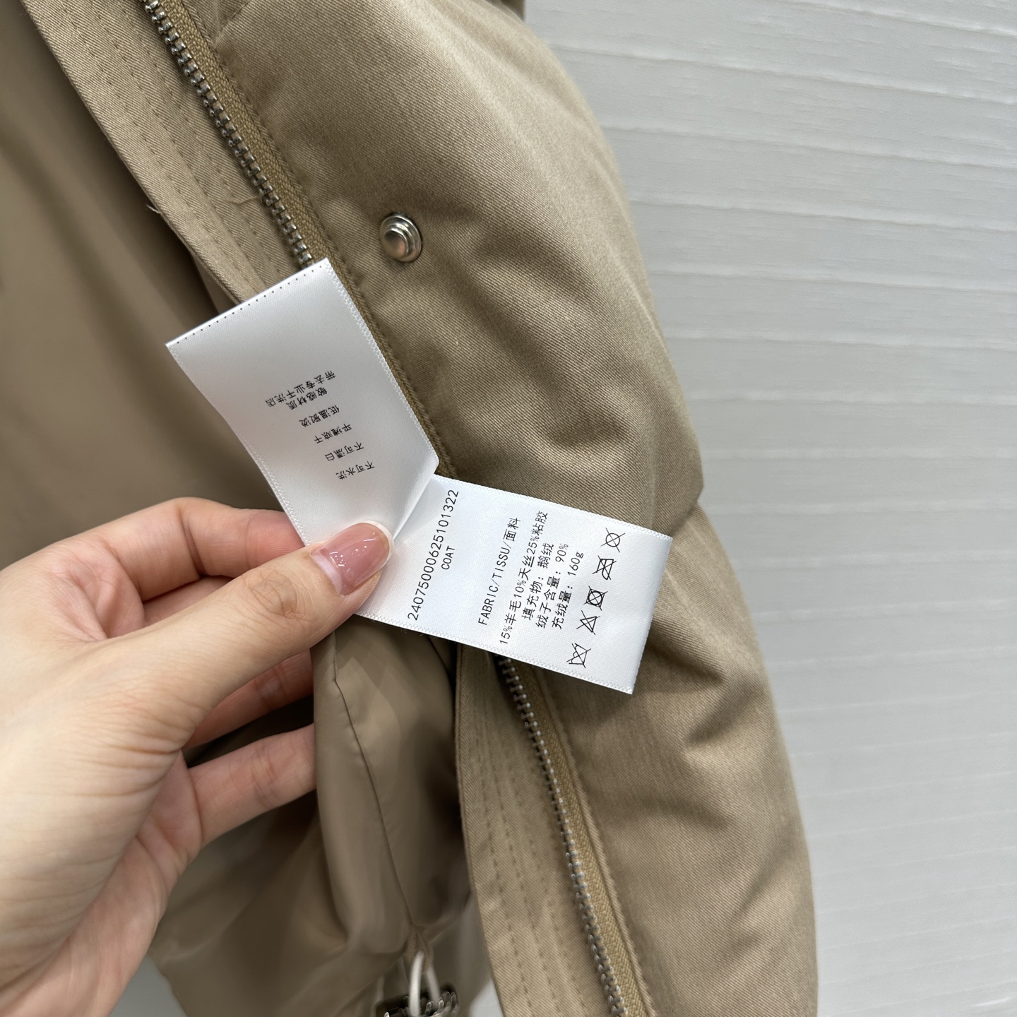 强烈推荐❤️YVES 联名Loro Piana 狐狸毛短款手套🧤羽绒服，90新国标白鹅绒填充，外层天丝羊