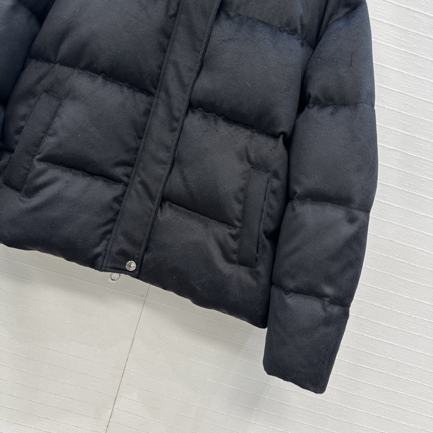 强烈推荐❤️高端品质 Loro Piana早秋新品 羊绒立领羽绒服外套！国标进口90%白鸭鹅轻盈舒适自带