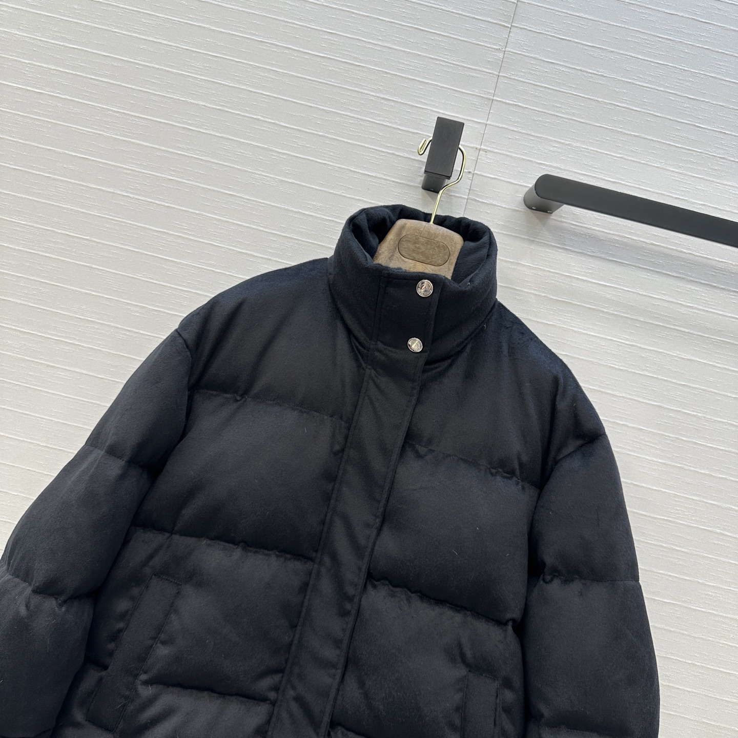 强烈推荐❤️高端品质 Loro Piana早秋新品 羊绒立领羽绒服外套！国标进口90%白鸭鹅轻盈舒适自带