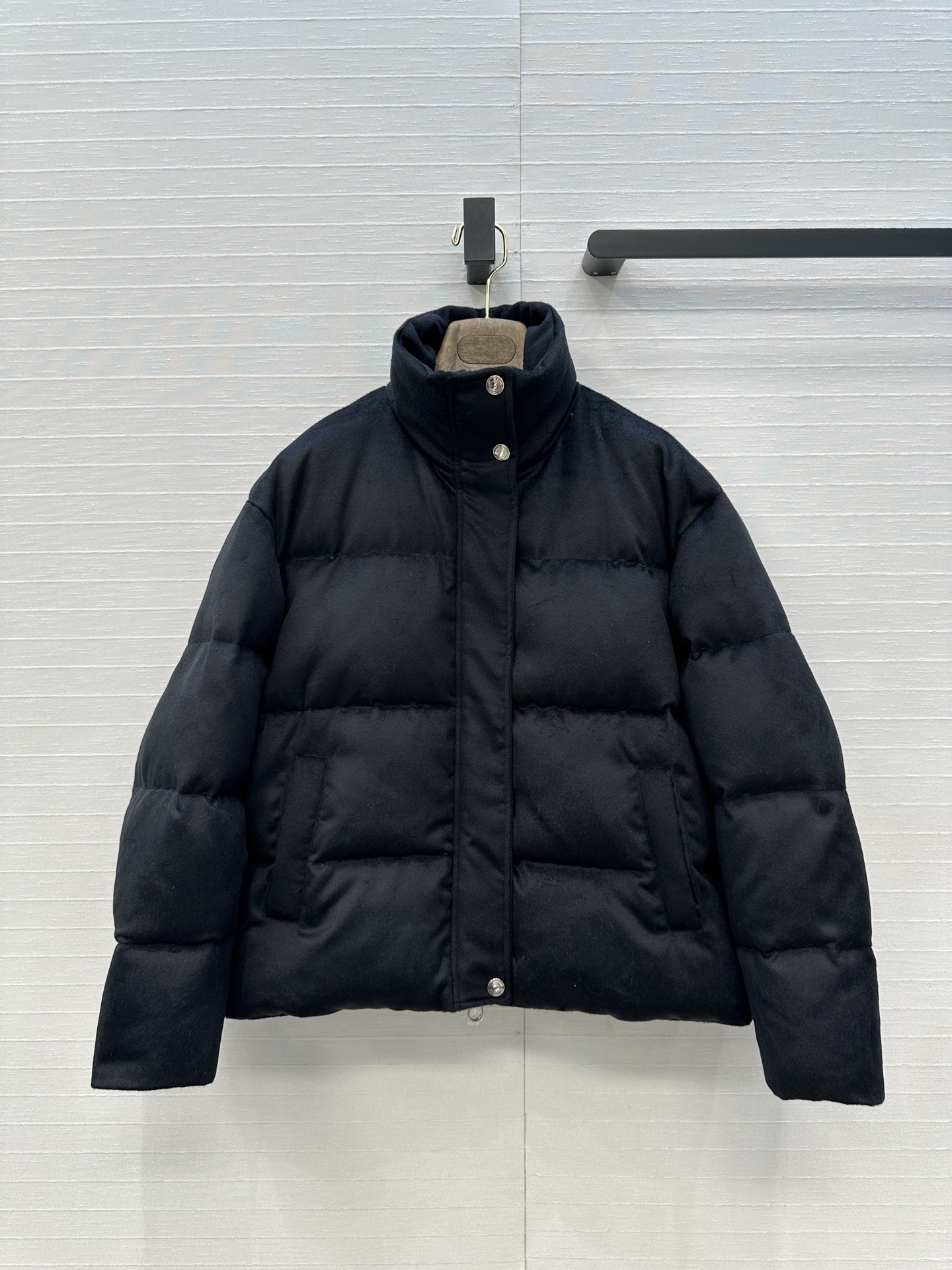 强烈推荐❤️高端品质 Loro Piana早秋新品 羊绒立领羽绒服外套！国标进口90%白鸭鹅轻盈舒适自带