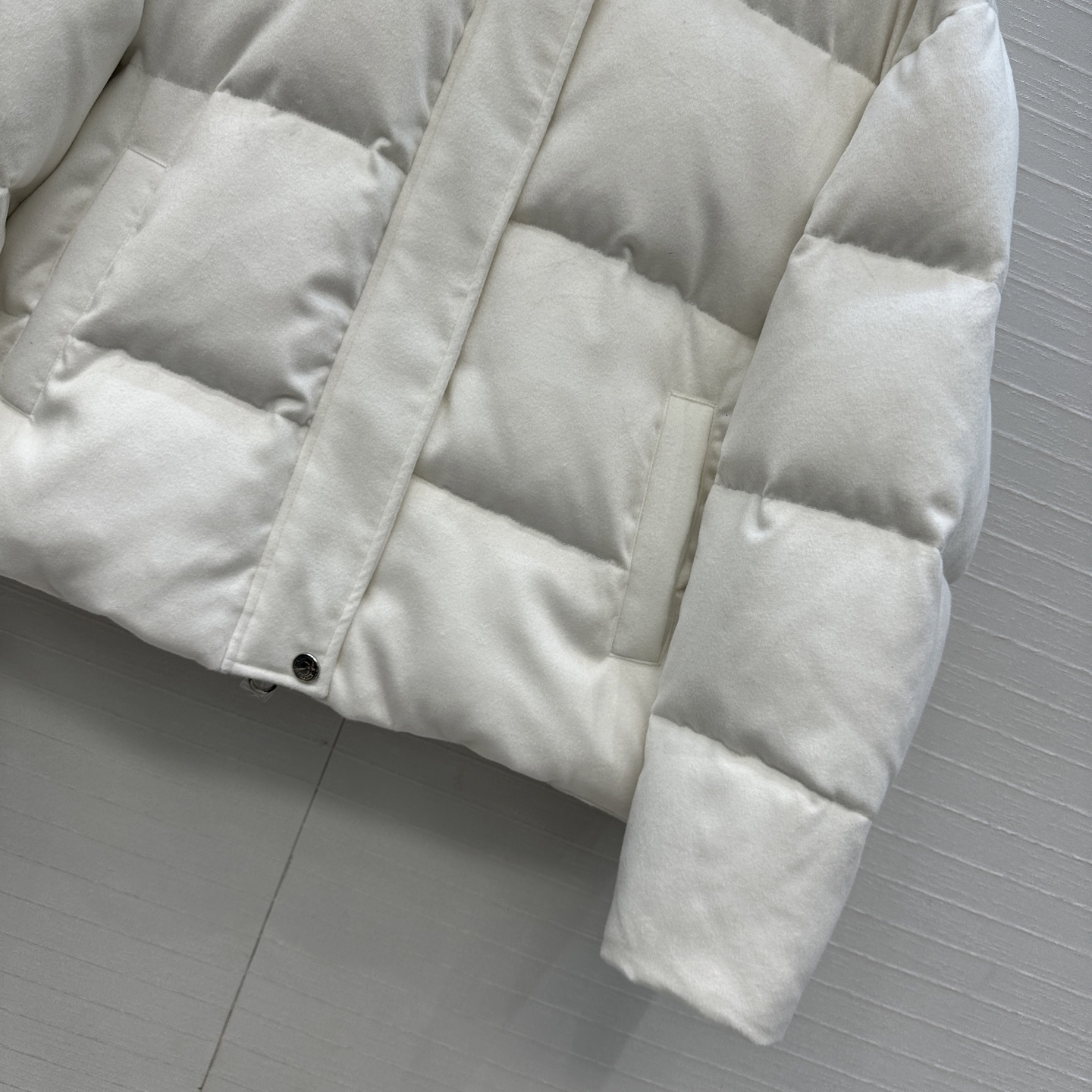 强烈推荐❤️高端品质 Loro Piana早秋新品 羊绒立领羽绒服外套！国标进口90%白鸭鹅轻盈舒适自带