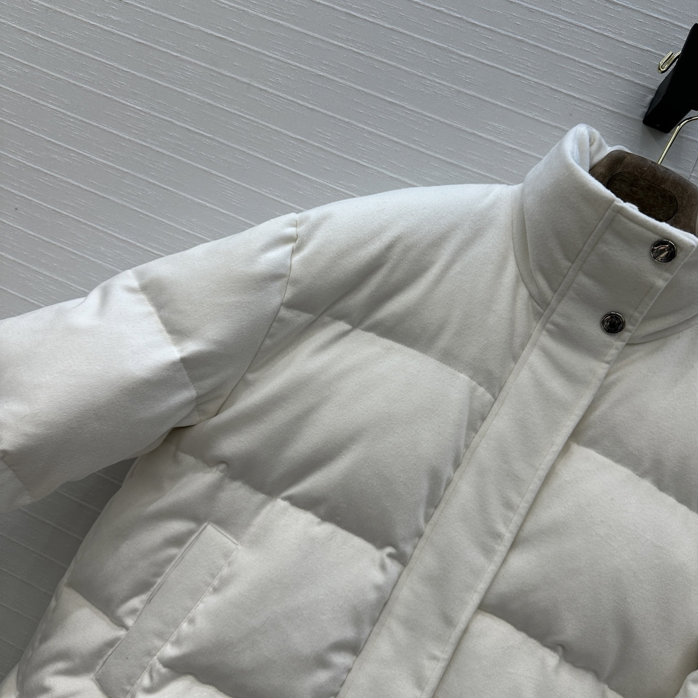 强烈推荐❤️高端品质 Loro Piana早秋新品 羊绒立领羽绒服外套！国标进口90%白鸭鹅轻盈舒适自带