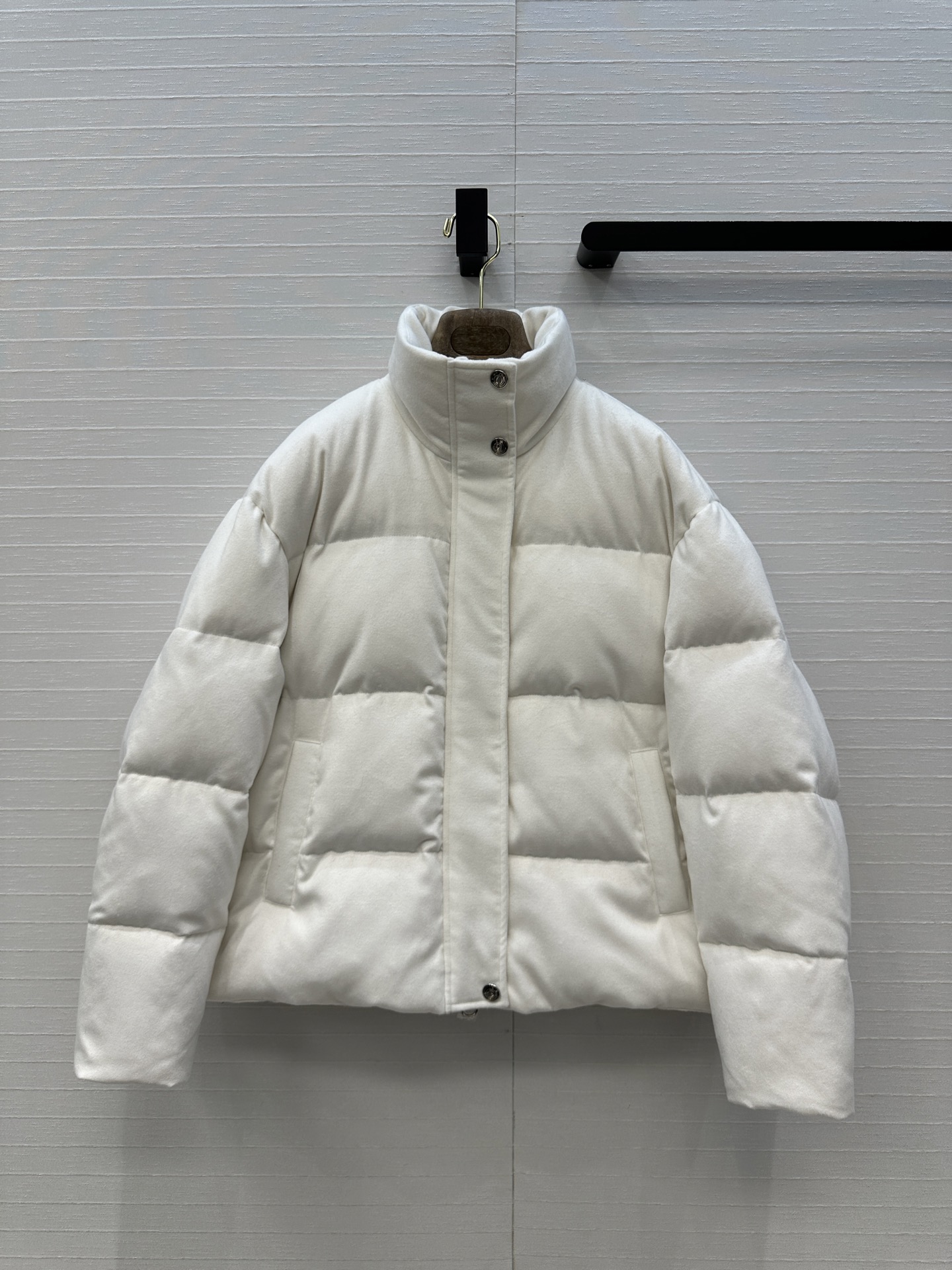 强烈推荐❤️高端品质 Loro Piana早秋新品 羊绒立领羽绒服外套！国标进口90%白鸭鹅轻盈舒适自带