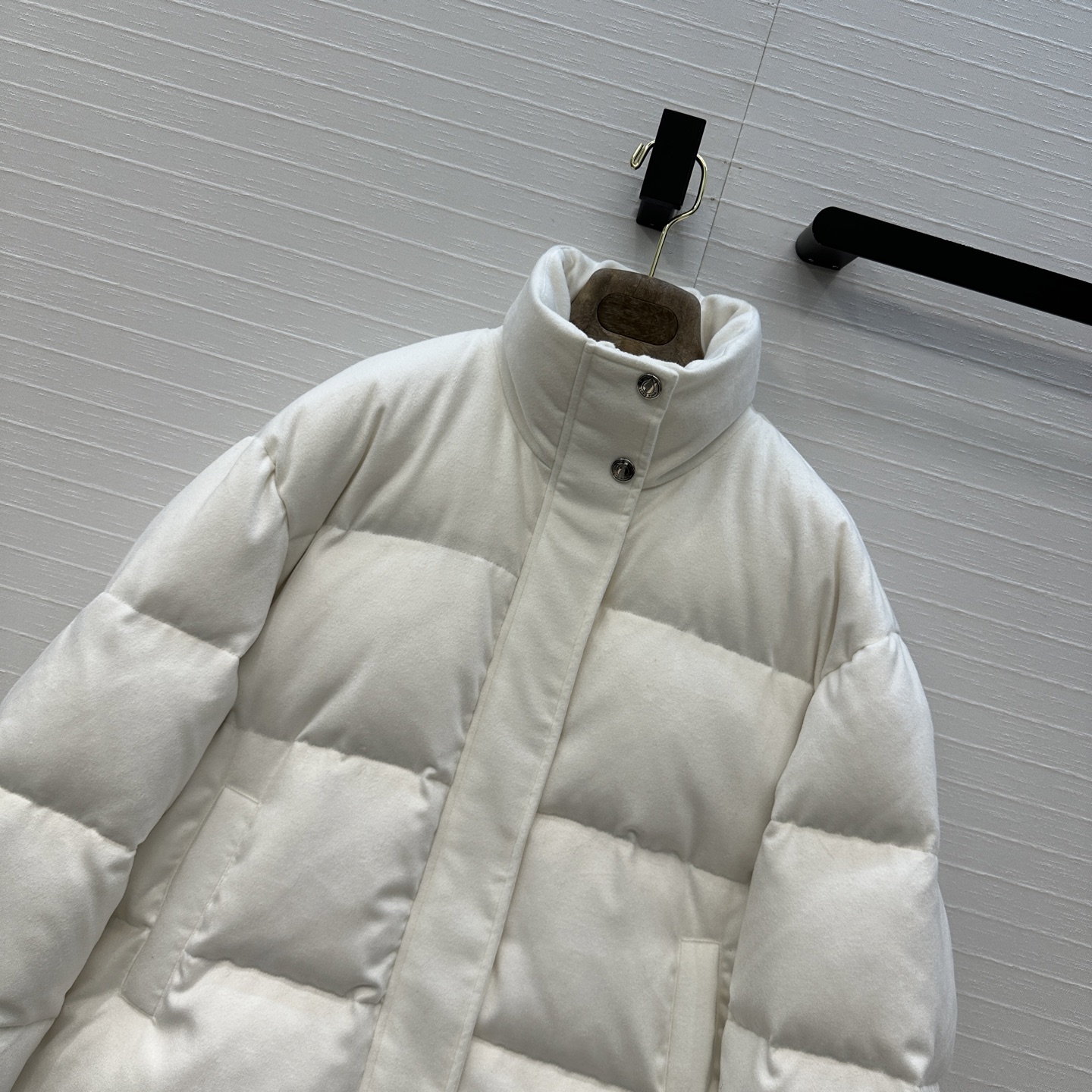 强烈推荐❤️高端品质 Loro Piana早秋新品 羊绒立领羽绒服外套！国标进口90%白鸭鹅轻盈舒适自带