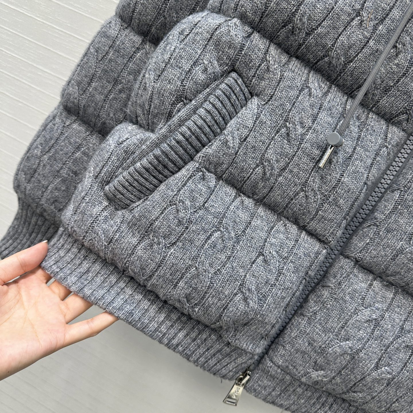 爆单推荐❤️RL拉夫*早秋新品羊毛绞花针织羽绒服外套，代购爆款！标志性徽标刺绣图案，经典立领拉链H版型百