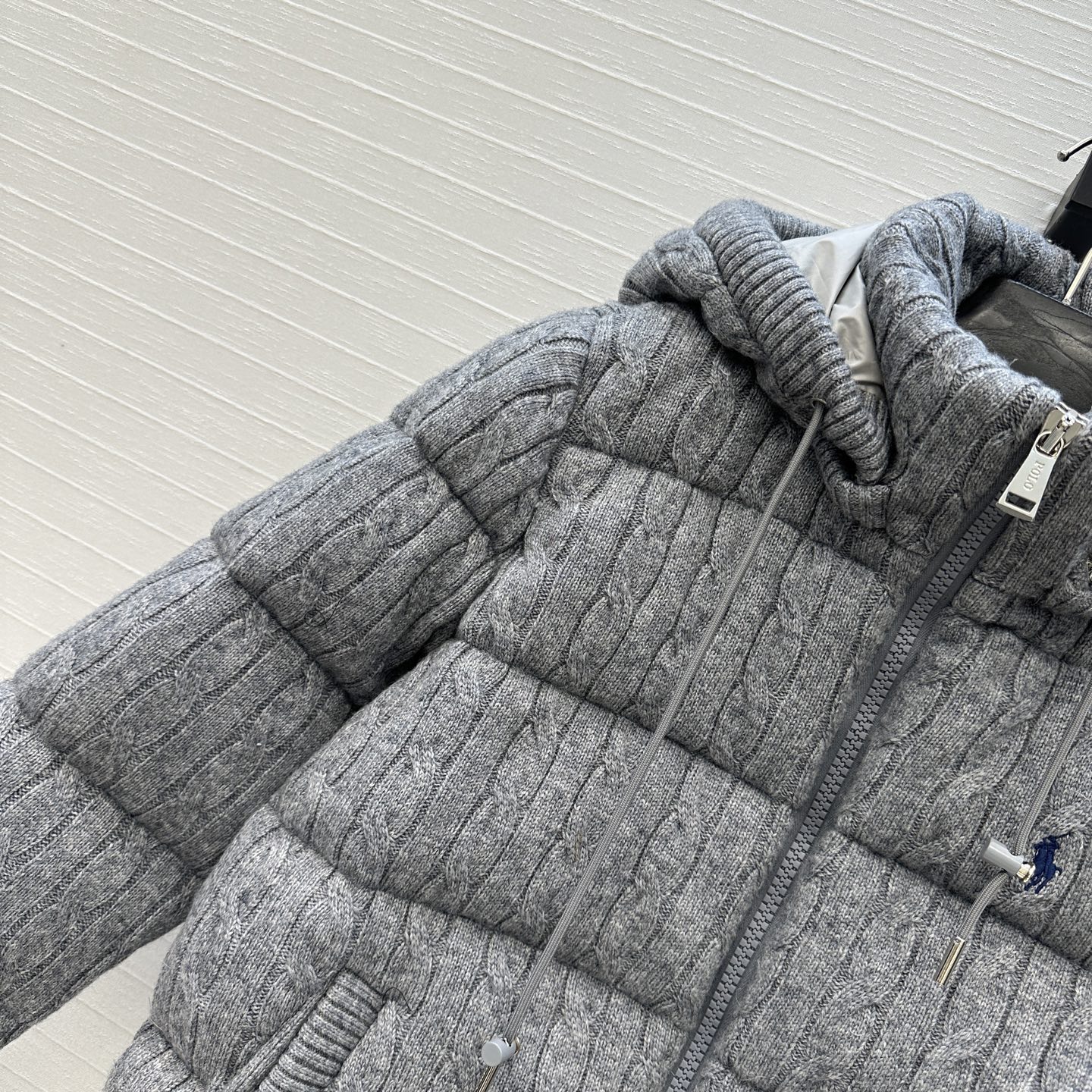 爆单推荐❤️RL拉夫*早秋新品羊毛绞花针织羽绒服外套，代购爆款！标志性徽标刺绣图案，经典立领拉链H版型百