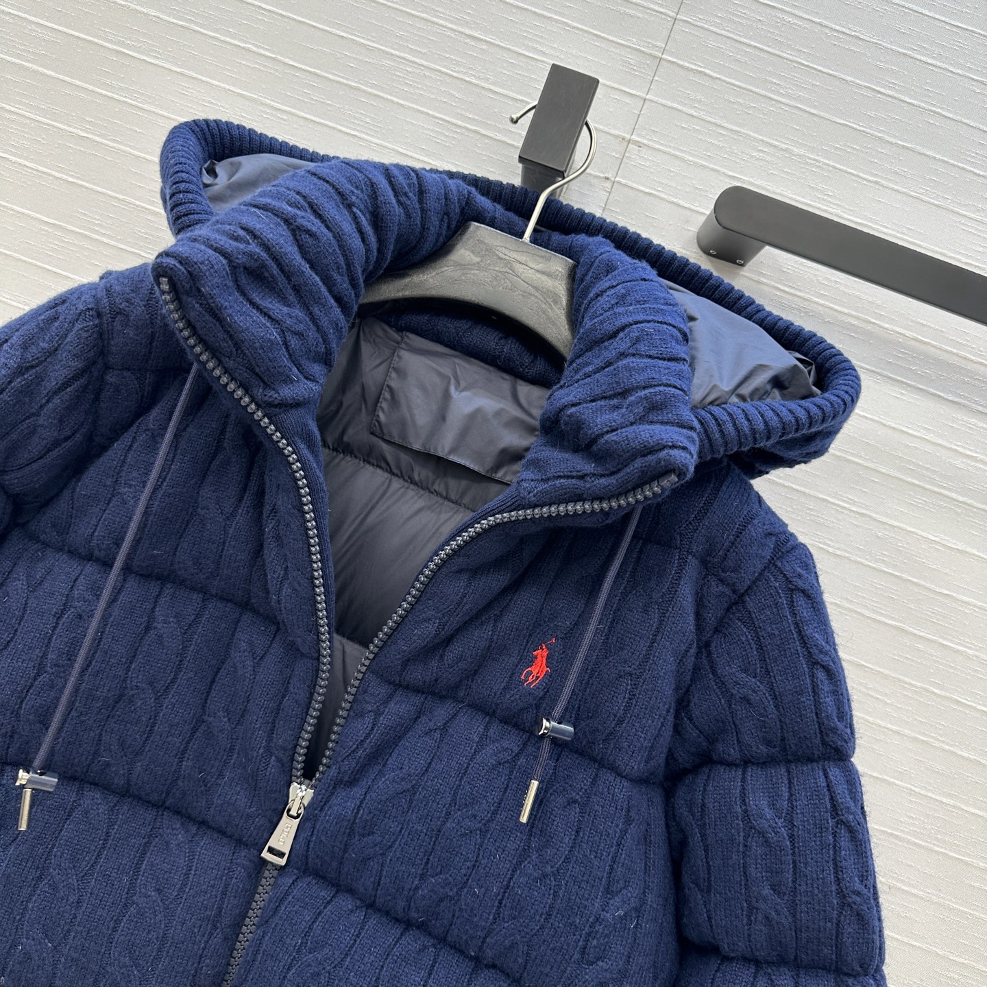 爆单推荐❤️RL拉夫*早秋新品羊毛绞花针织羽绒服外套，代购爆款！标志性徽标刺绣图案，经典立领拉链H版型百