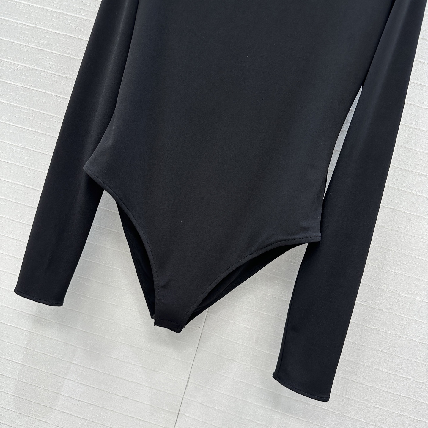 独家首发❤️Alai*25新品爱心露背连体衣，高弹力针织面料贴合身形，背部心形镂空设计超有辨识度，性感又