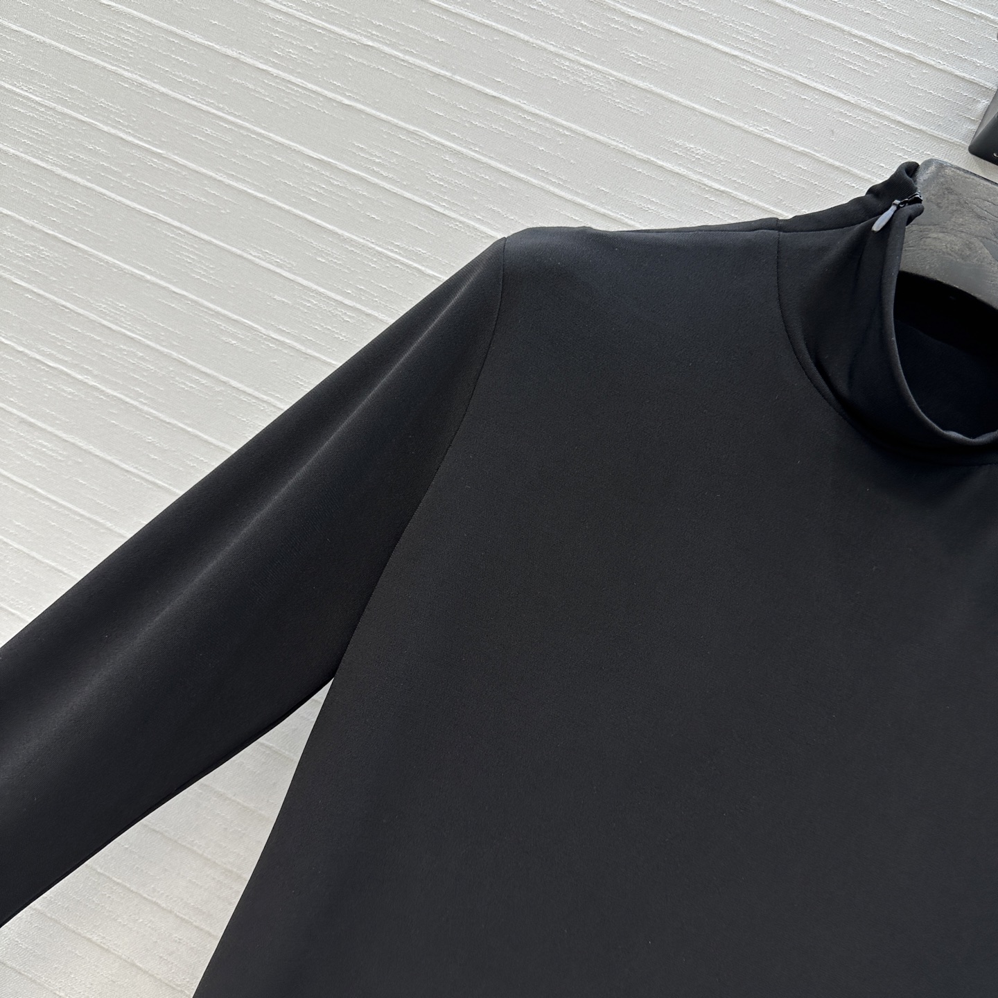 独家首发❤️Alai*25新品爱心露背连体衣，高弹力针织面料贴合身形，背部心形镂空设计超有辨识度，性感又