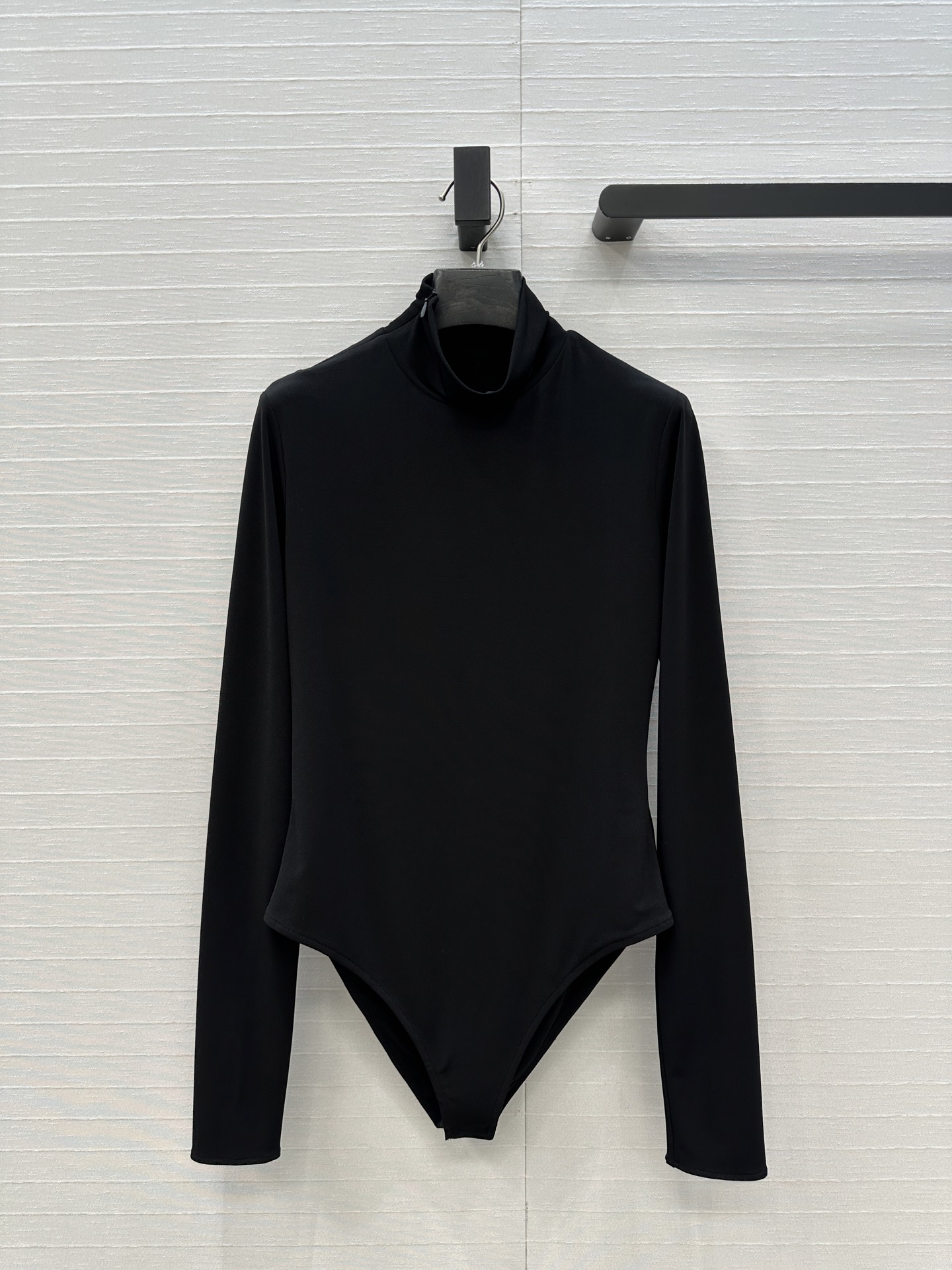 独家首发❤️Alai*25新品爱心露背连体衣，高弹力针织面料贴合身形，背部心形镂空设计超有辨识度，性感又