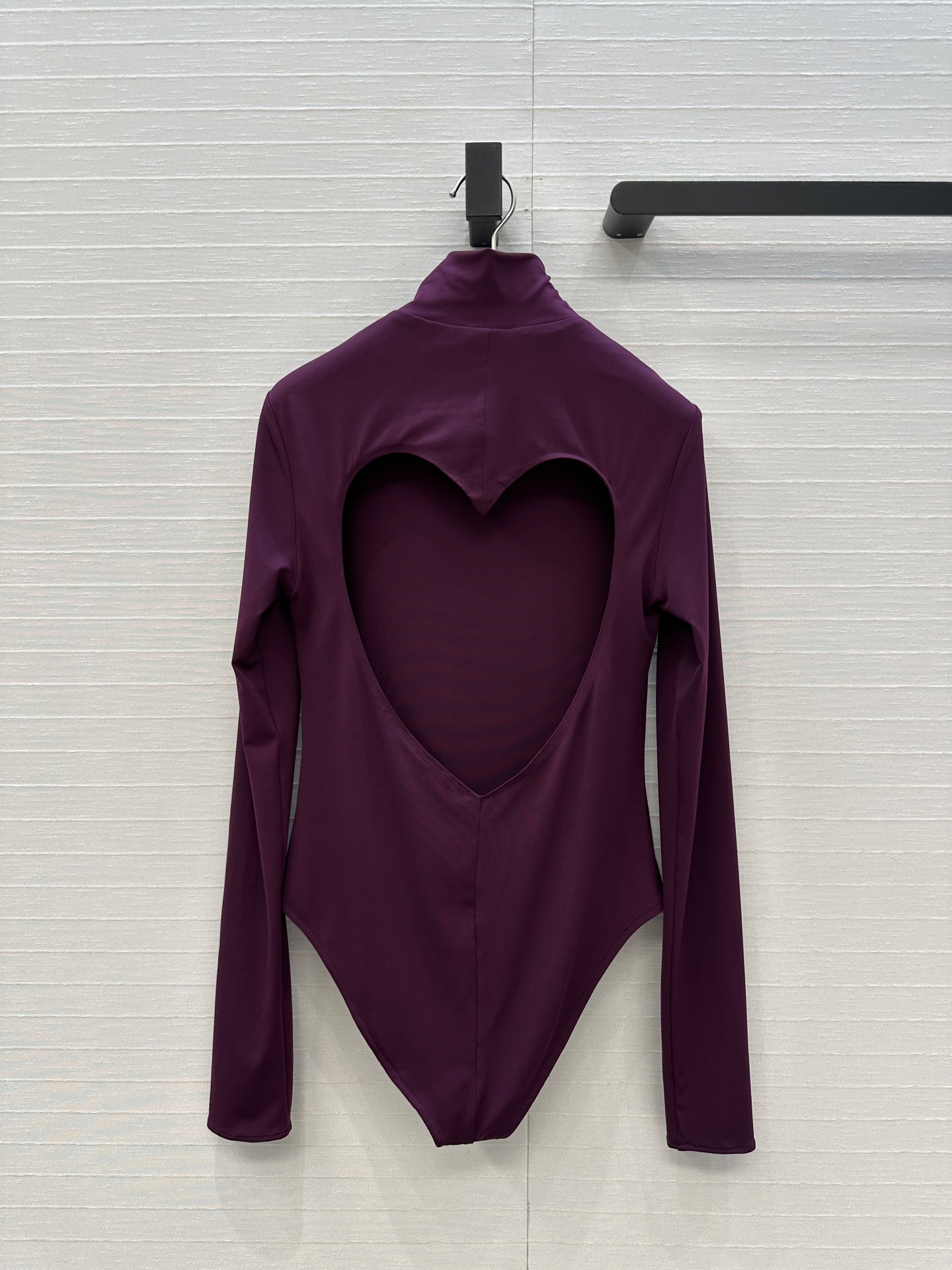 独家首发❤️Alai*25新品爱心露背连体衣，高弹力针织面料贴合身形，背部心形镂空设计超有辨识度，性感又