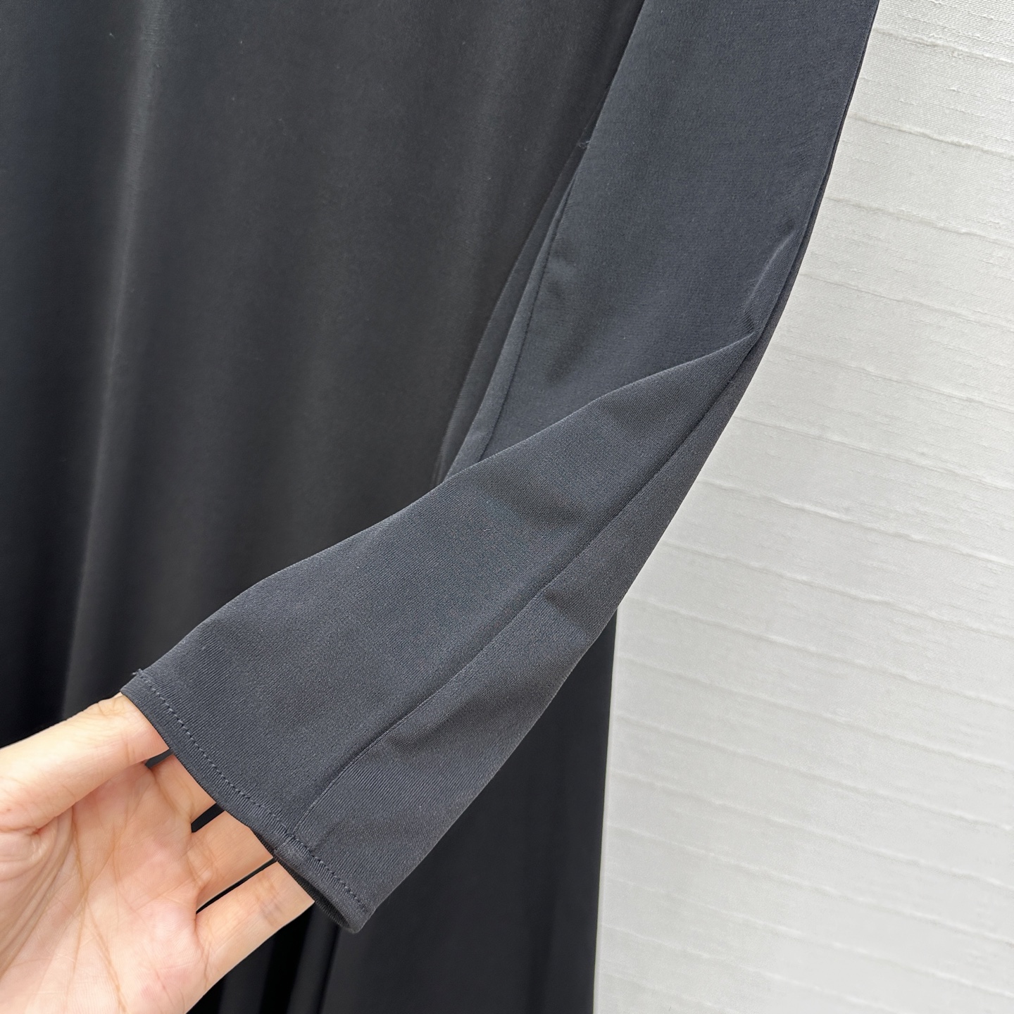 独家首发❤️Alai*25新品爱心露背连衣裙，高弹力针织面料贴合身形，背部心形镂空设计超有辨识度，修身喇