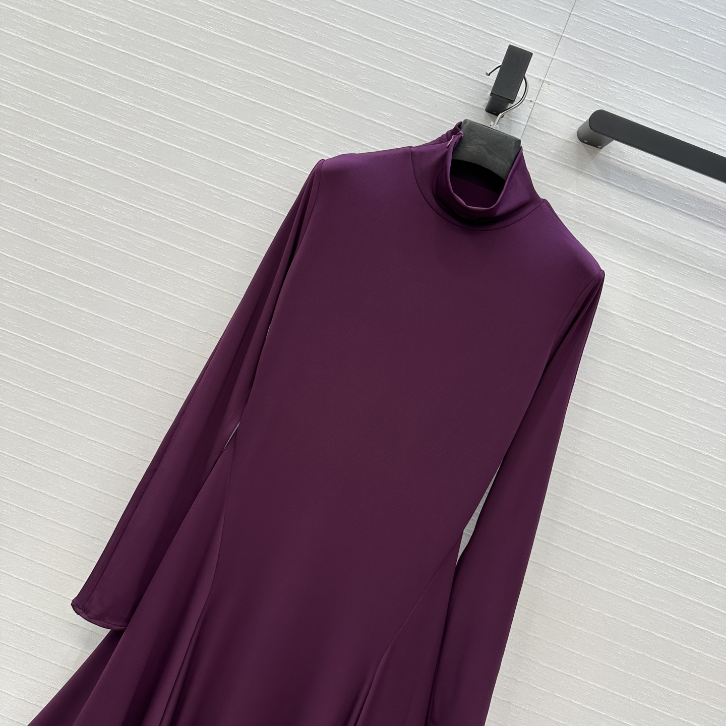 独家首发❤️Alai*25新品爱心露背连衣裙，高弹力针织面料贴合身形，背部心形镂空设计超有辨识度，修身喇