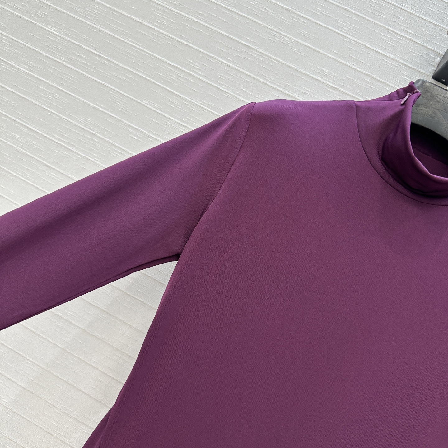 独家首发❤️Alai*25新品爱心露背连衣裙，高弹力针织面料贴合身形，背部心形镂空设计超有辨识度，修身喇