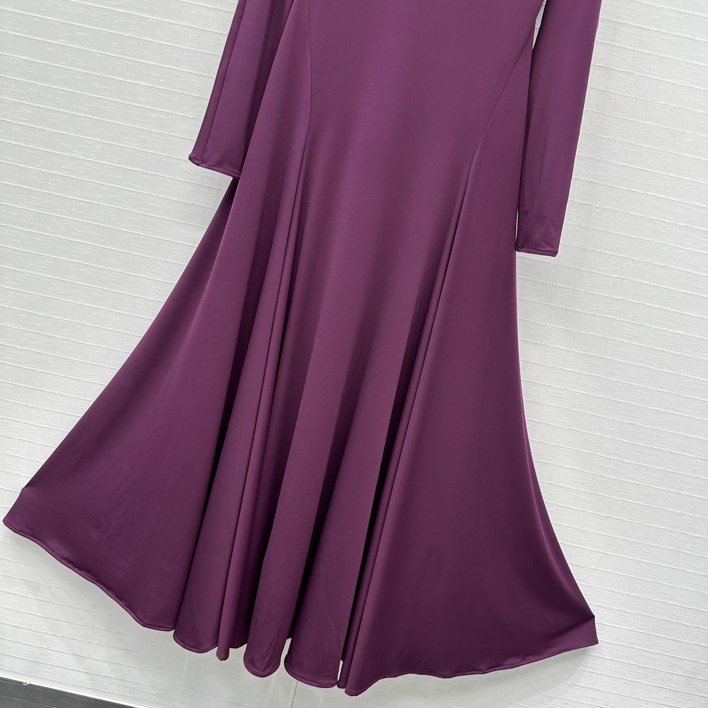 独家首发❤️Alai*25新品爱心露背连衣裙，高弹力针织面料贴合身形，背部心形镂空设计超有辨识度，修身喇