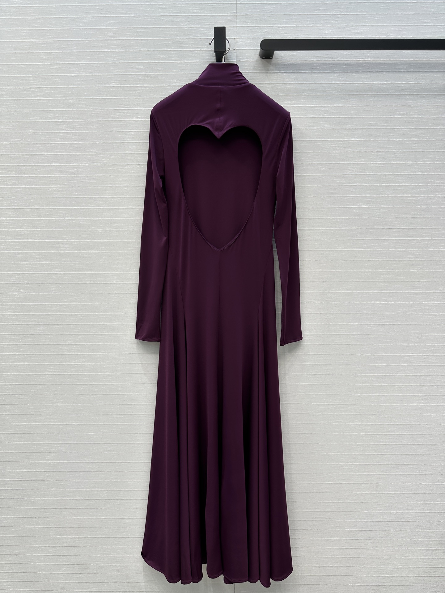 独家首发❤️Alai*25新品爱心露背连衣裙，高弹力针织面料贴合身形，背部心形镂空设计超有辨识度，修身喇