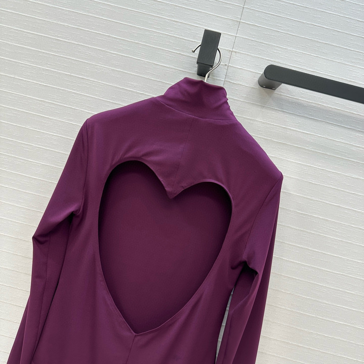 独家首发❤️Alai*25新品爱心露背连体衣，高弹力针织面料贴合身形，背部心形镂空设计超有辨识度，性感又