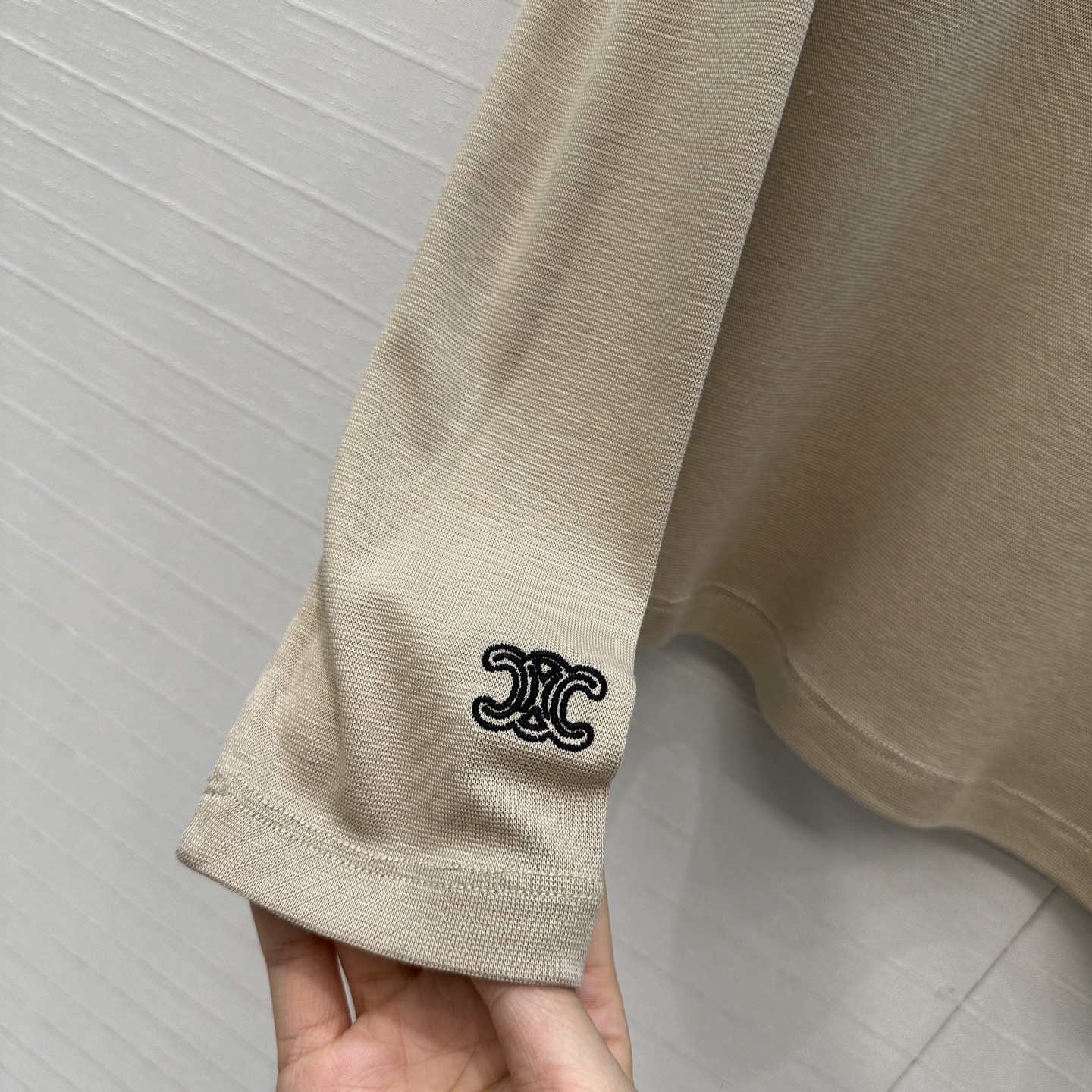 爆单推荐❤️原单品质，CE纸片人穿搭！进口天丝羊毛小高领打底衫！袖口定位凯旋门刺绣小logo。超级显瘦神