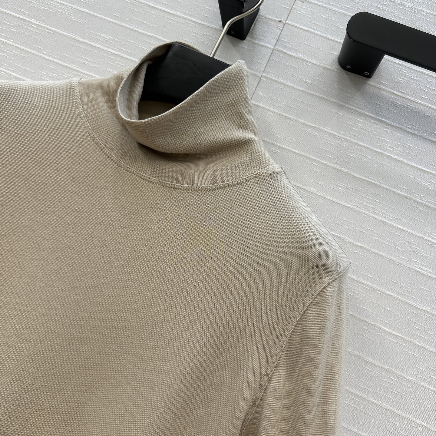 爆单推荐❤️原单品质，CE纸片人穿搭！进口天丝羊毛小高领打底衫！袖口定位凯旋门刺绣小logo。超级显瘦神