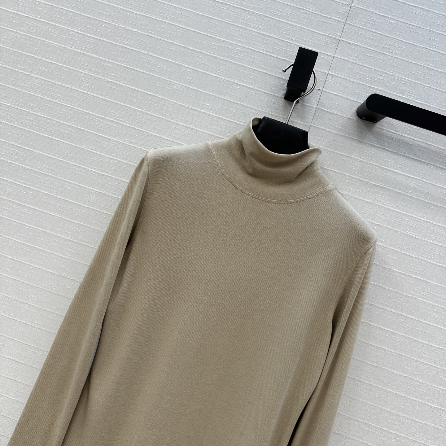 爆单推荐❤️原单品质，CE纸片人穿搭！进口天丝羊毛小高领打底衫！袖口定位凯旋门刺绣小logo。超级显瘦神