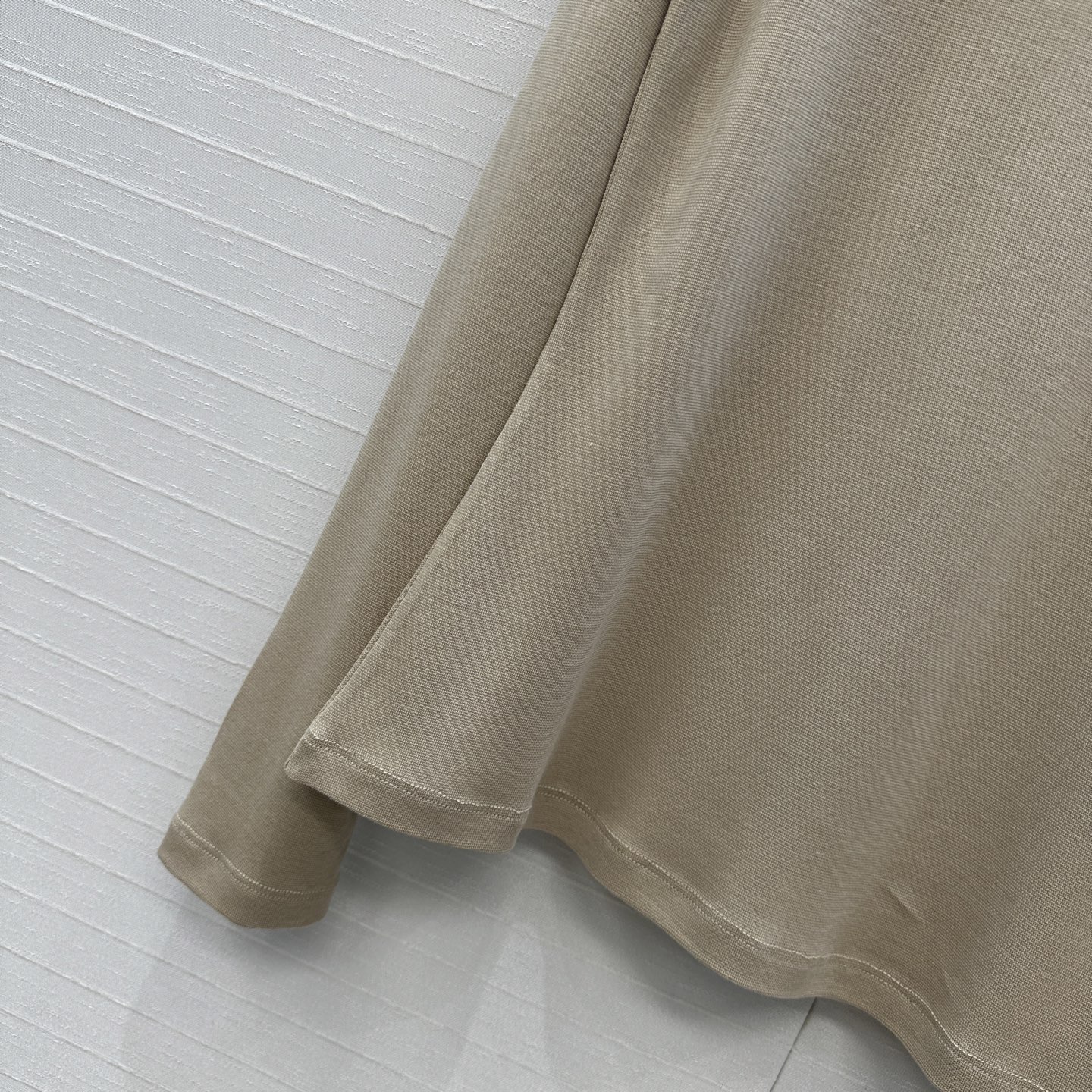 爆单推荐❤️原单品质，CE纸片人穿搭！进口天丝羊毛小高领打底衫！袖口定位凯旋门刺绣小logo。超级显瘦神