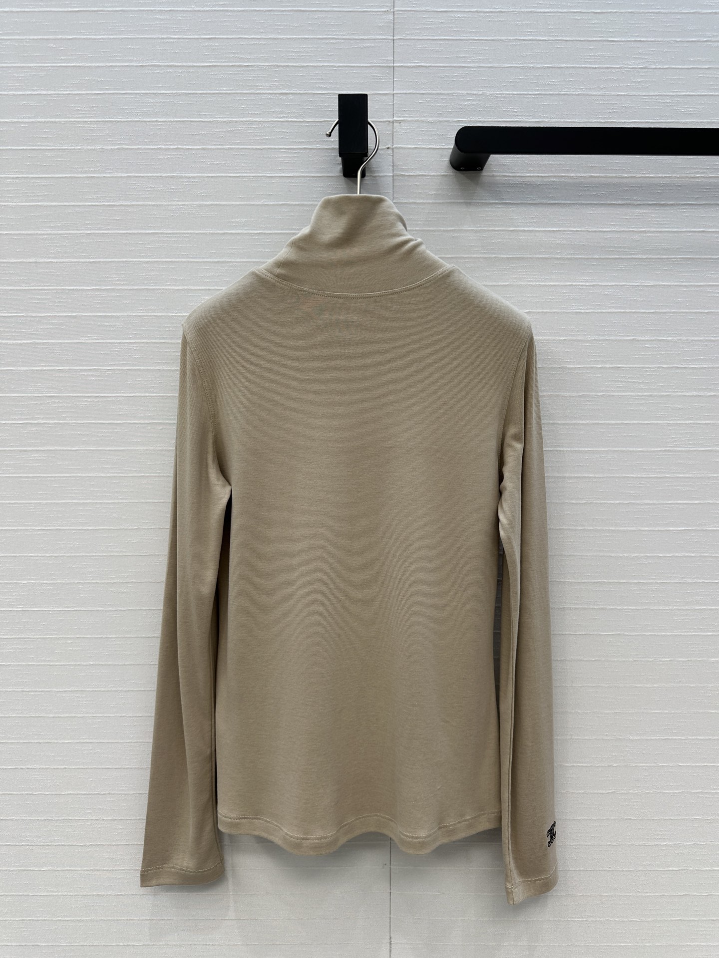 爆单推荐❤️原单品质，CE纸片人穿搭！进口天丝羊毛小高领打底衫！袖口定位凯旋门刺绣小logo。超级显瘦神