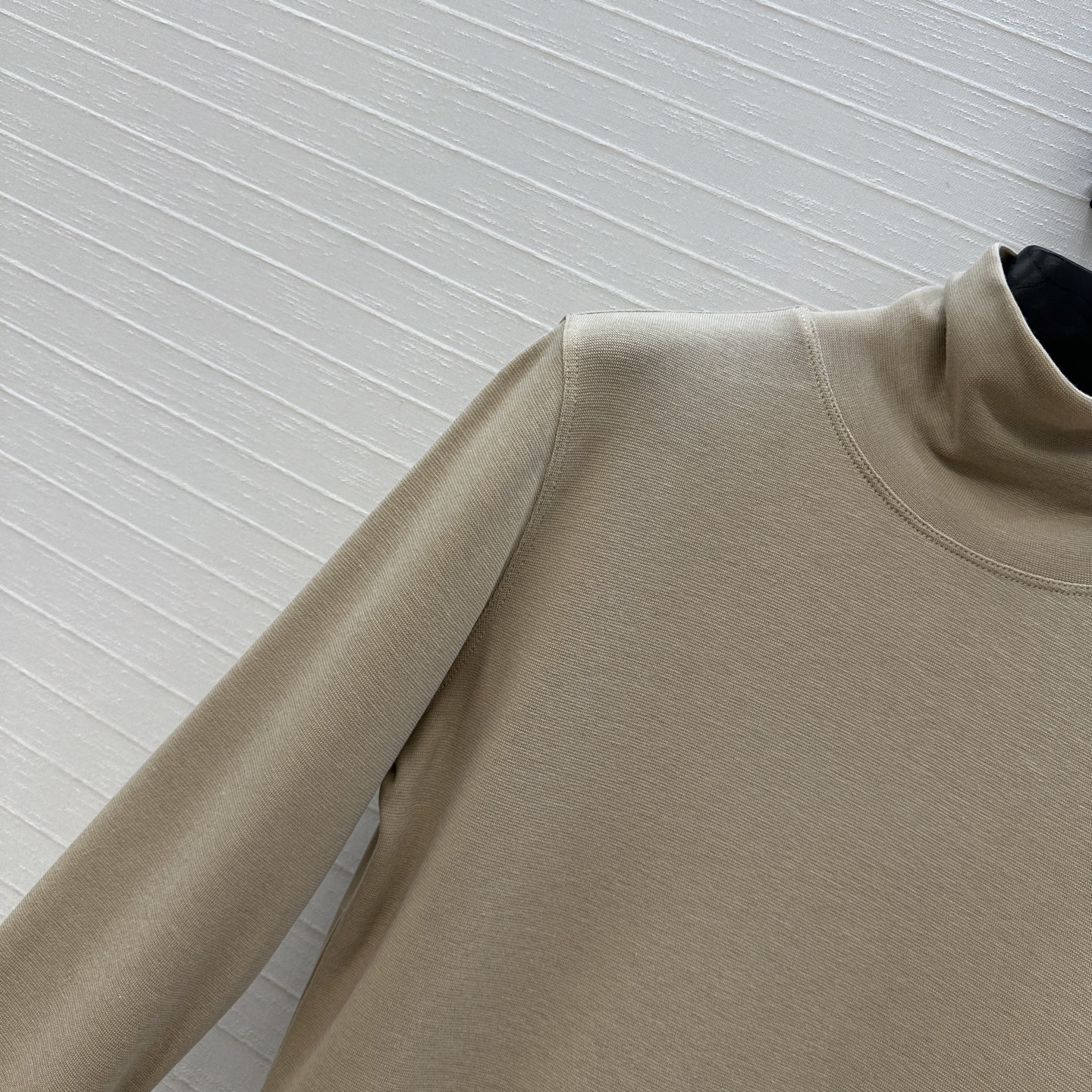 爆单推荐❤️原单品质，CE纸片人穿搭！进口天丝羊毛小高领打底衫！袖口定位凯旋门刺绣小logo。超级显瘦神