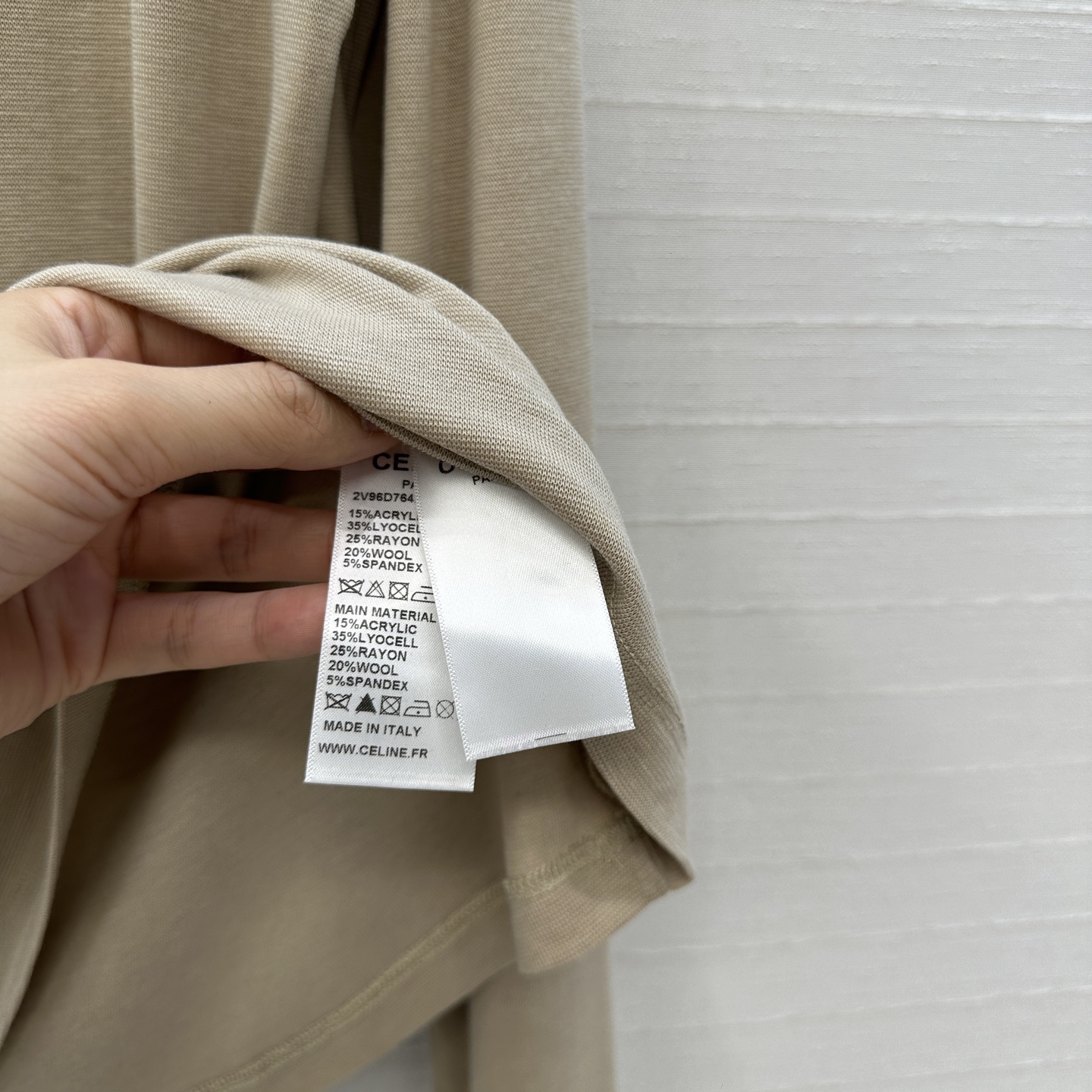 爆单推荐❤️原单品质，CE纸片人穿搭！进口天丝羊毛小高领打底衫！袖口定位凯旋门刺绣小logo。超级显瘦神