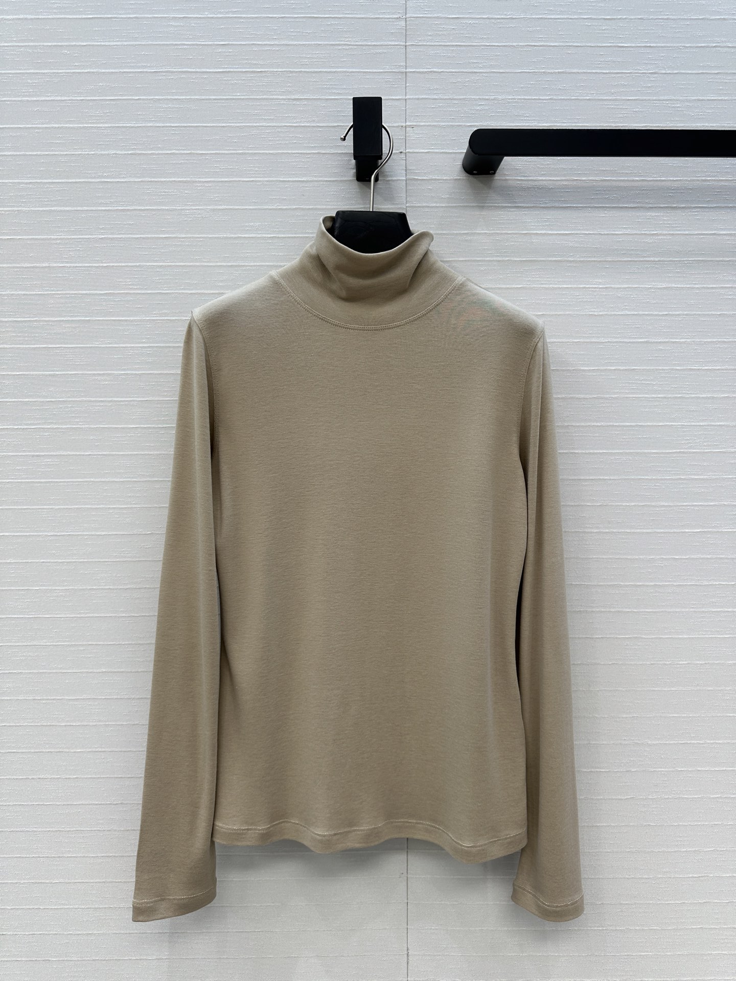 爆单推荐❤️原单品质，CE纸片人穿搭！进口天丝羊毛小高领打底衫！袖口定位凯旋门刺绣小logo。超级显瘦神