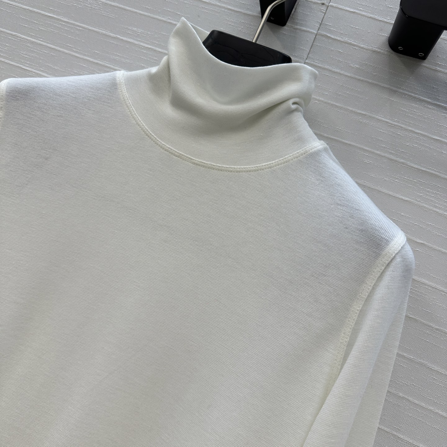 爆单推荐❤️原单品质，CE纸片人穿搭！进口天丝羊毛小高领打底衫！袖口定位凯旋门刺绣小logo。超级显瘦神