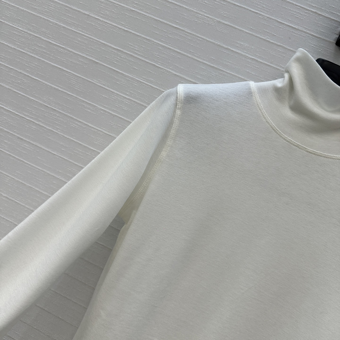 爆单推荐❤️原单品质，CE纸片人穿搭！进口天丝羊毛小高领打底衫！袖口定位凯旋门刺绣小logo。超级显瘦神