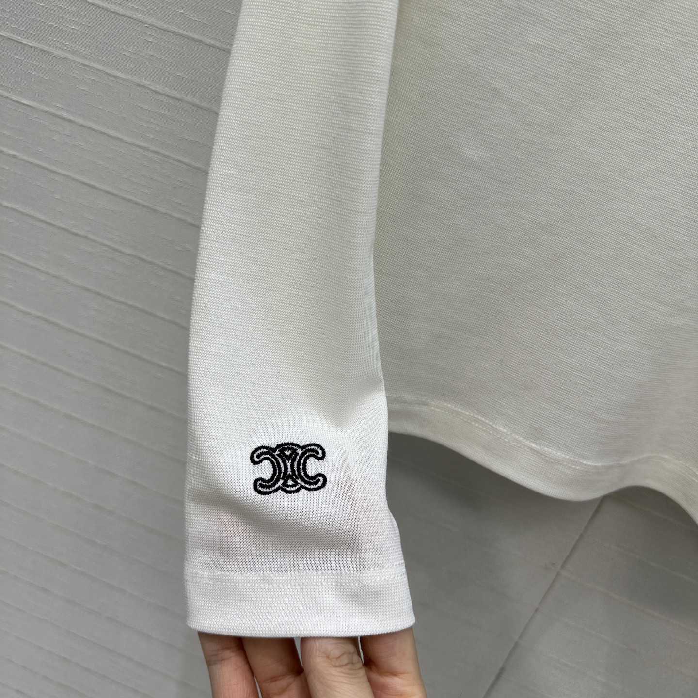 爆单推荐❤️原单品质，CE纸片人穿搭！进口天丝羊毛小高领打底衫！袖口定位凯旋门刺绣小logo。超级显瘦神