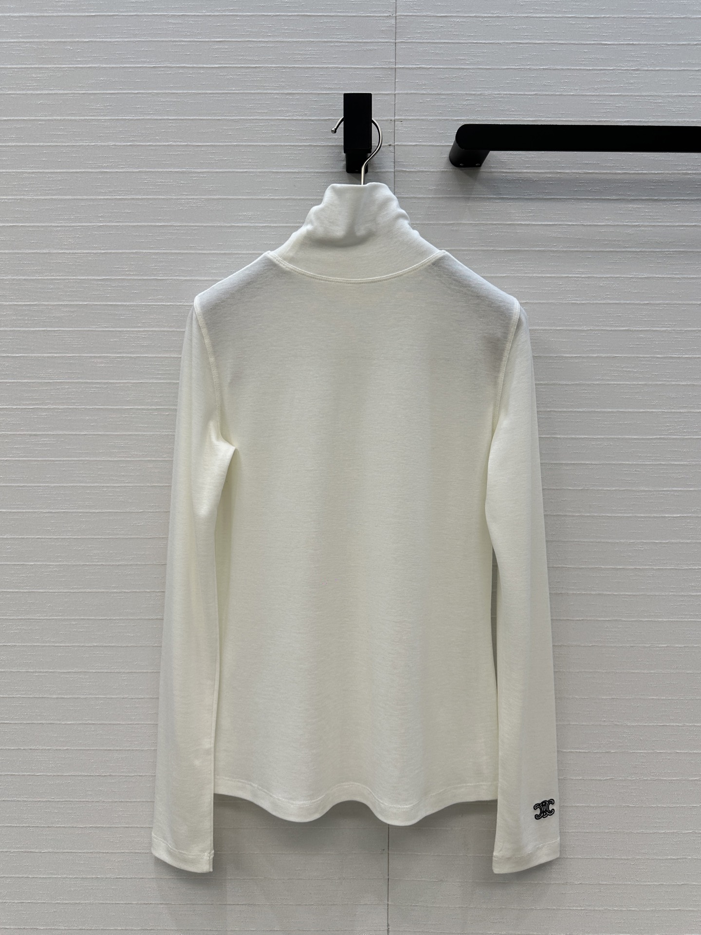 爆单推荐❤️原单品质，CE纸片人穿搭！进口天丝羊毛小高领打底衫！袖口定位凯旋门刺绣小logo。超级显瘦神